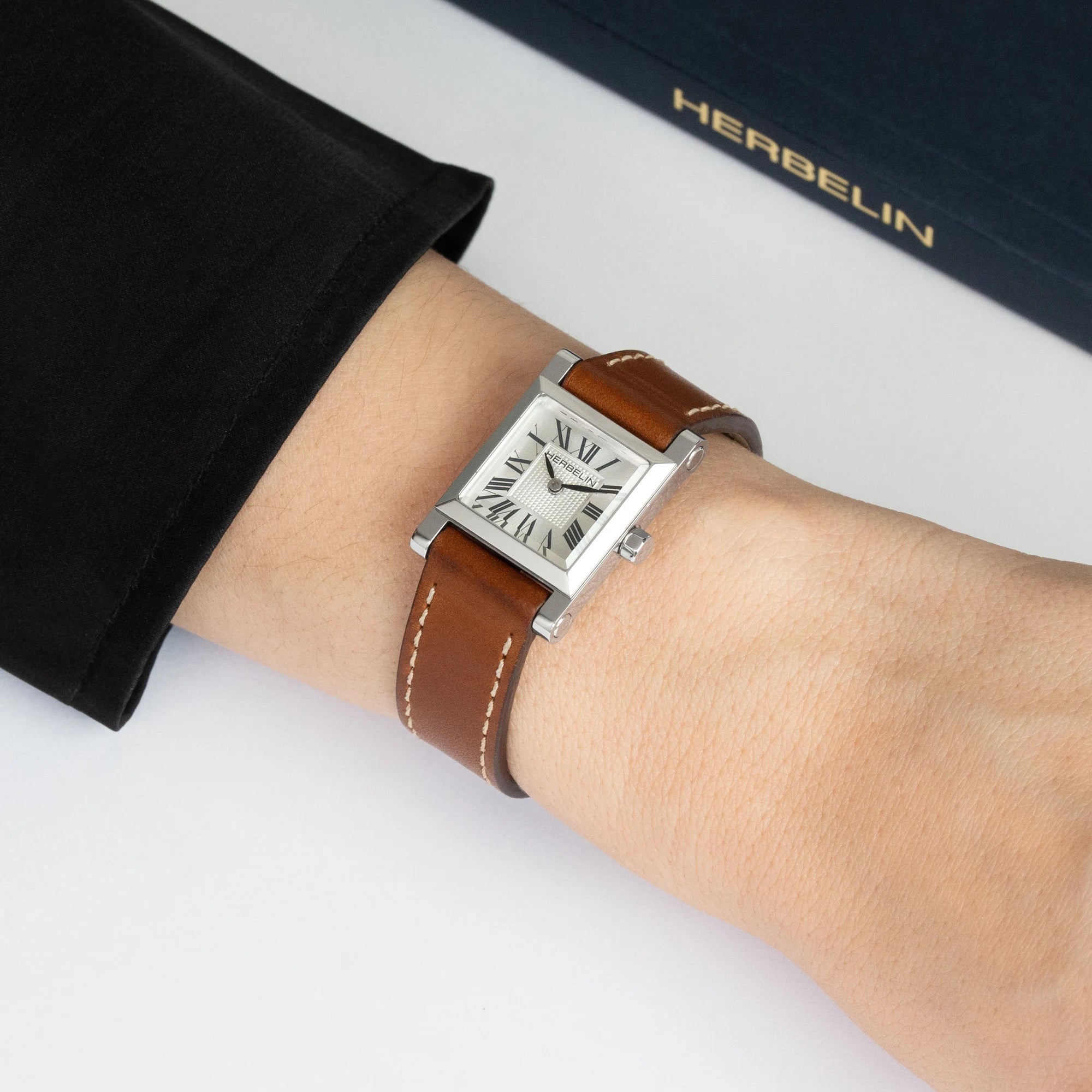 herbelin-antar-s-quartz-carr-acier-cuir-camel-montre-femme image 2