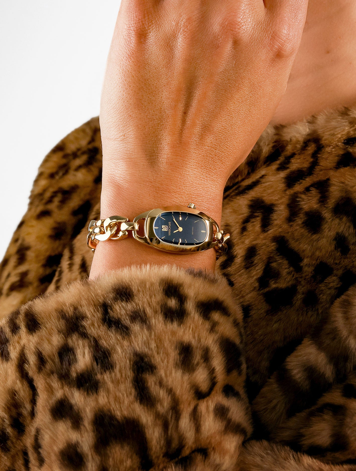 march-la-b-oblongue-supreme-20mm-cadran-noir-bo-tier-dor-quartz-suisse image 1