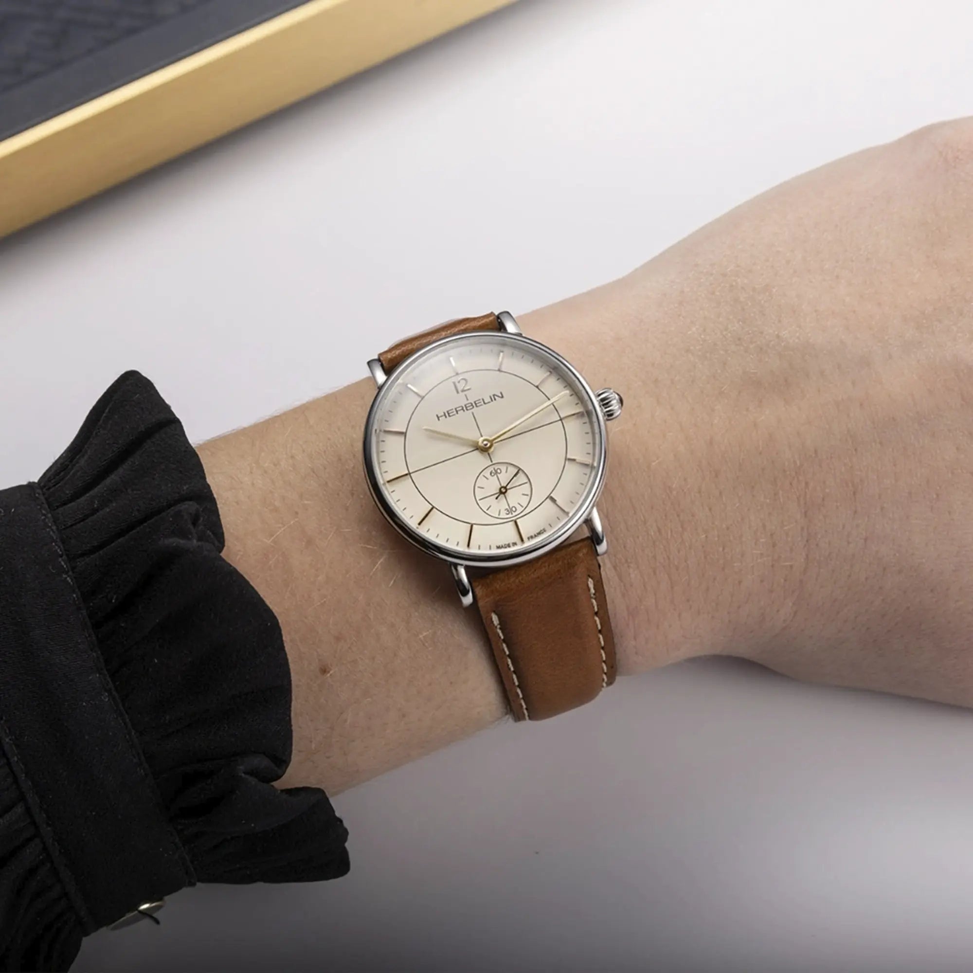 herbelin-inspiration-petite-seconde-montre-femme-acier-32-mm-cuir-camel image 2