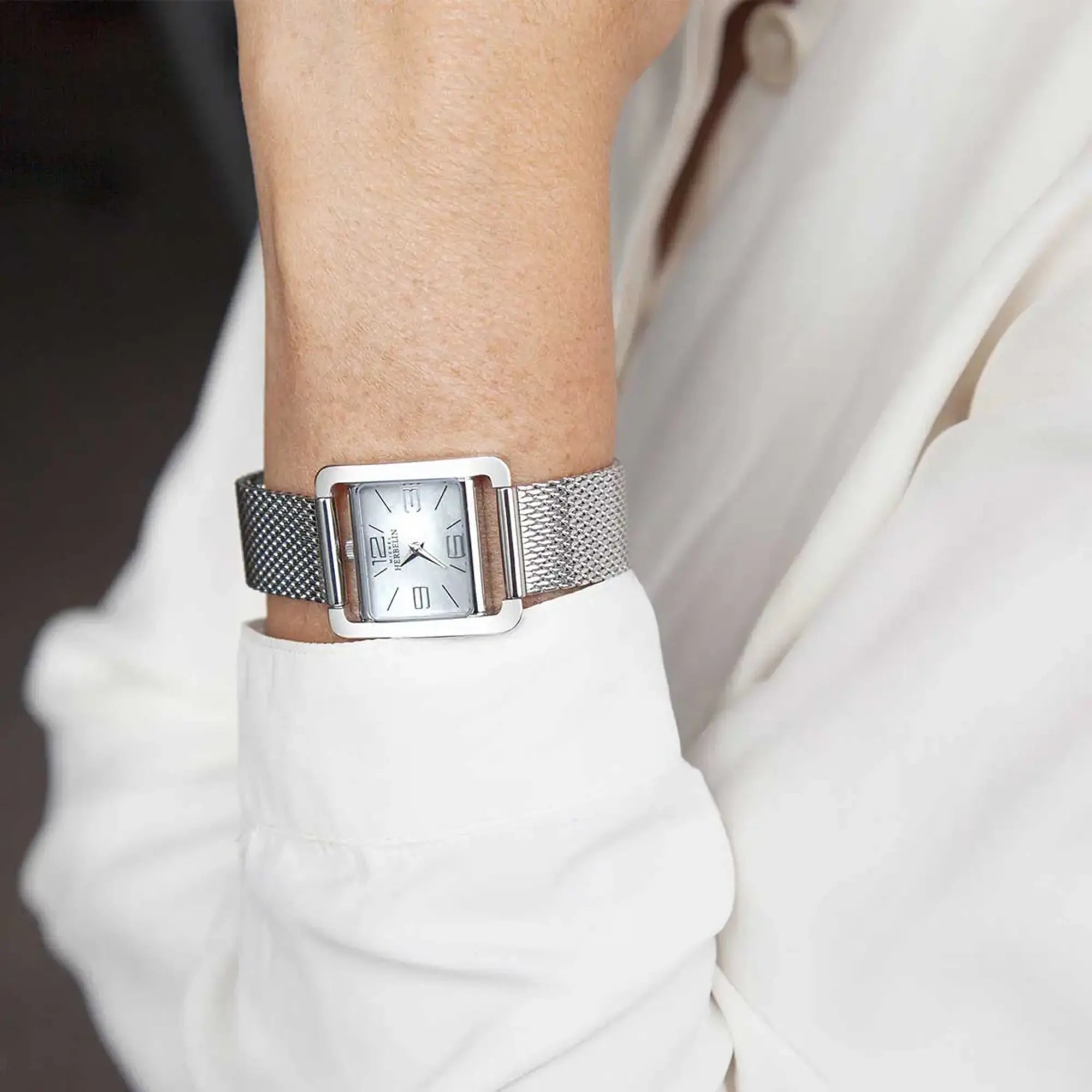 herbelin-5-me-avenue-quartz-montre-femme-nacre-maille-milanaise-acier image 2