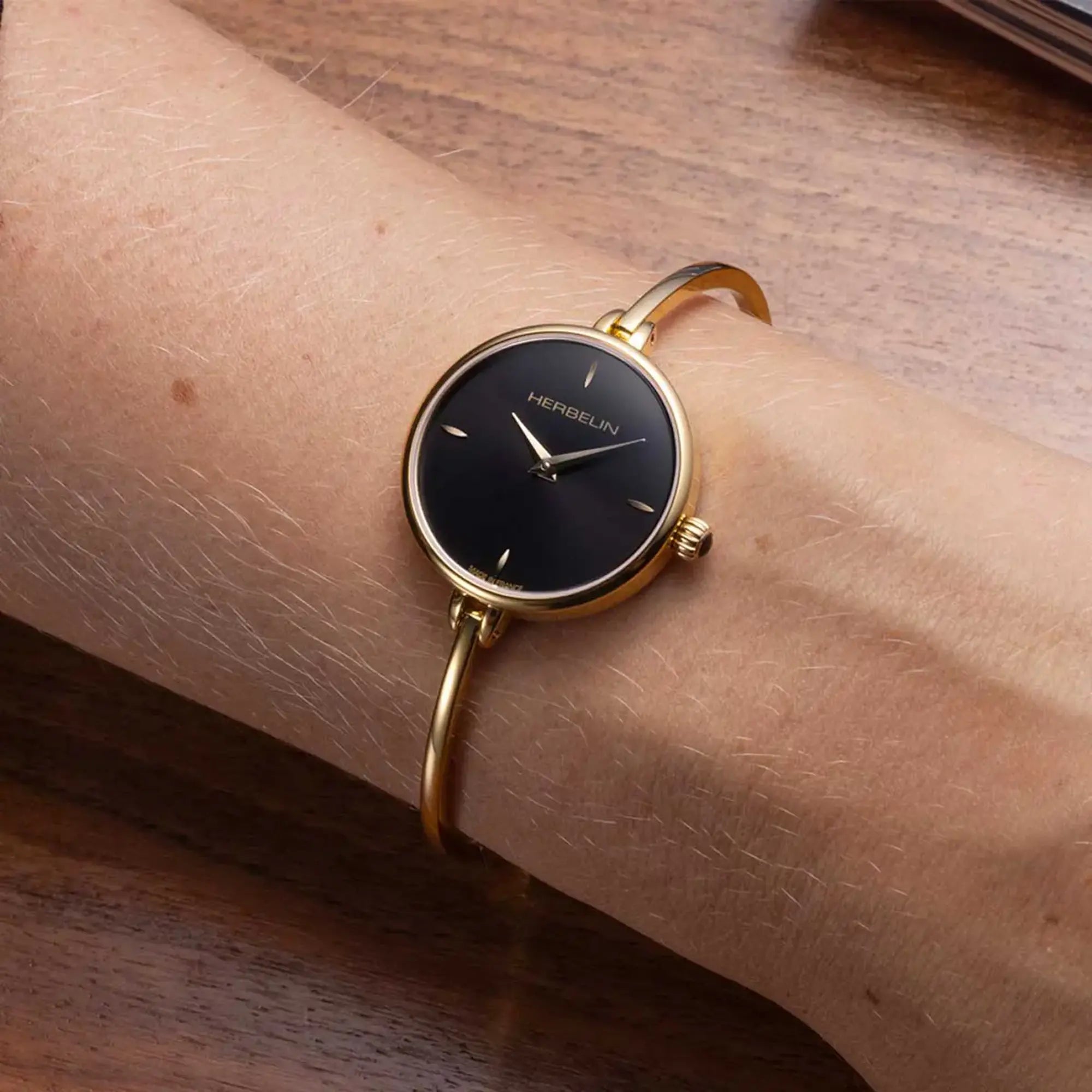 herbelin-fil-quartz-ronde-dor-noir-montre-femme image 2