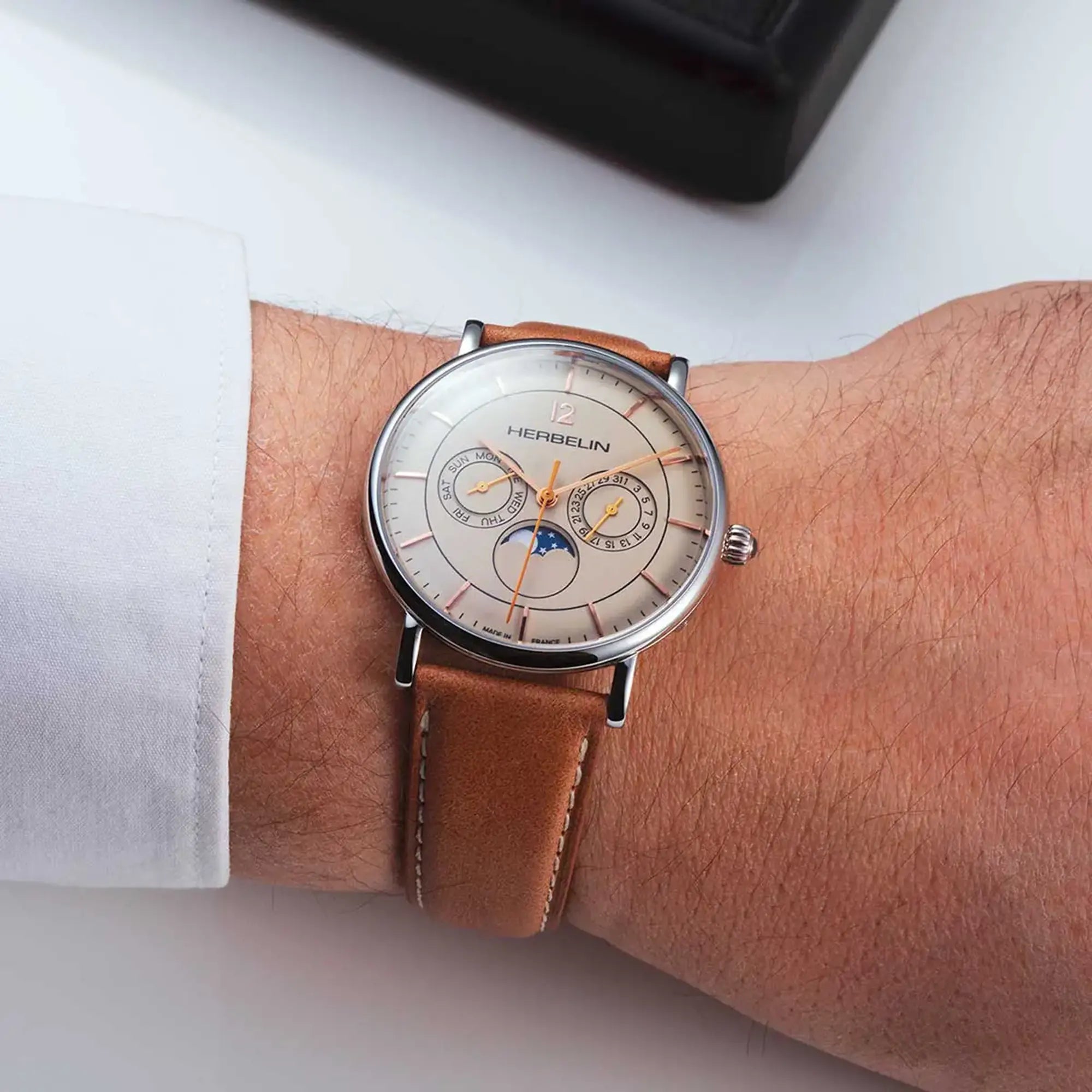herbelin-inspiration-phase-de-lune-quartz-homme-acier-cuir-coquille-d-uf image 2