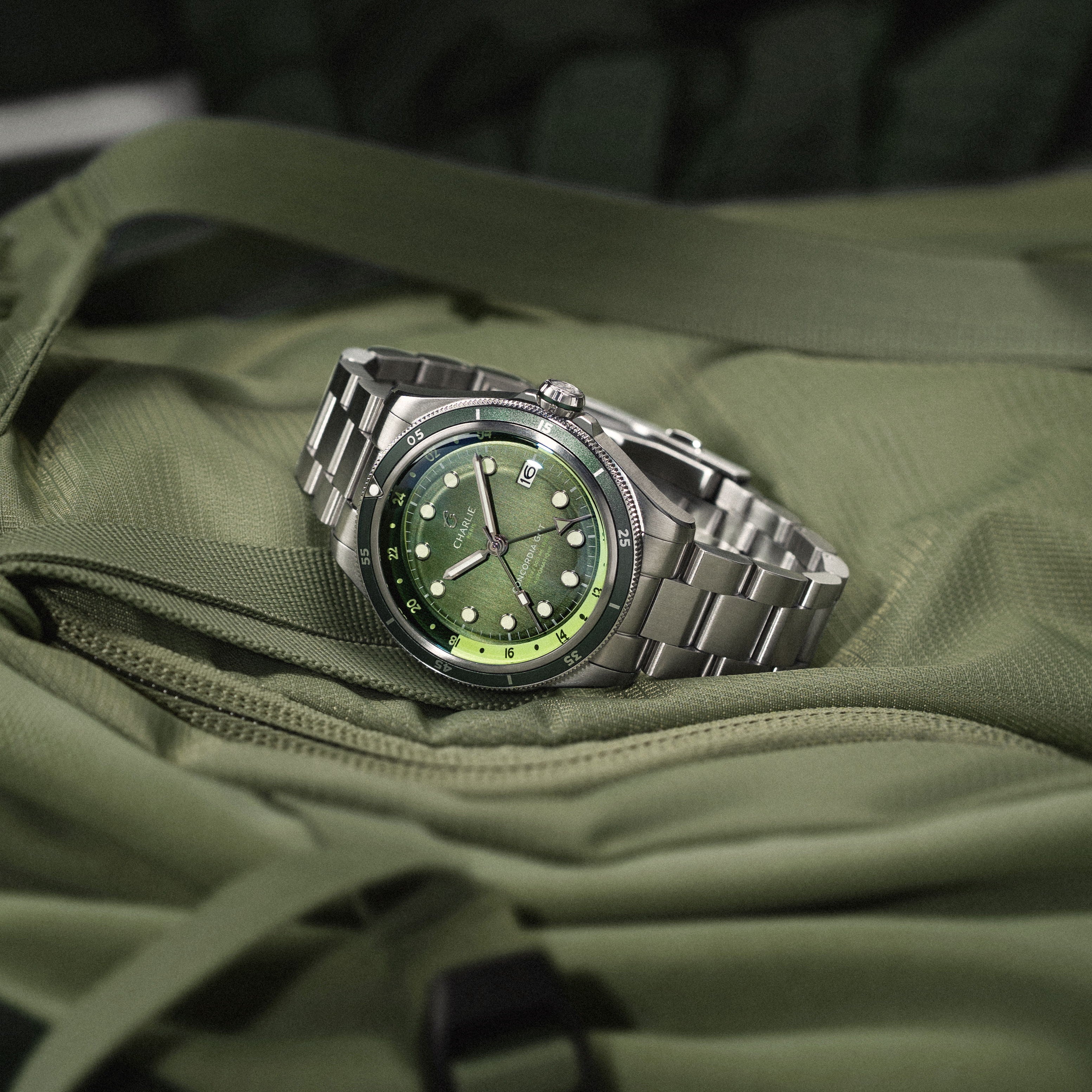 charlie-paris-concordia-gmt-montre-automatique-40mm-sauge image 3