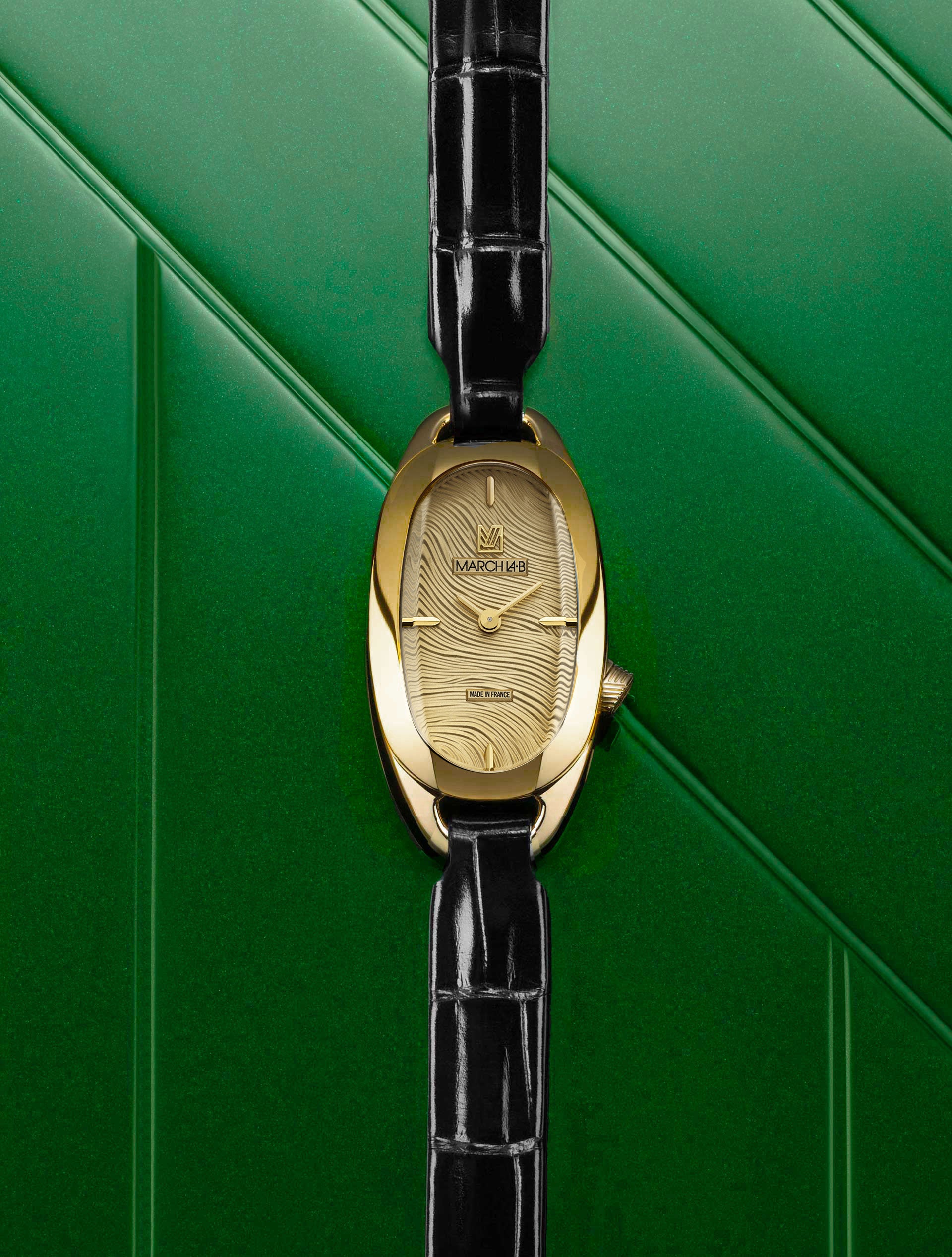 march-la-b-montre-oblongue-drap-e-gold-20-mm-ovale-guilloch-e image 2