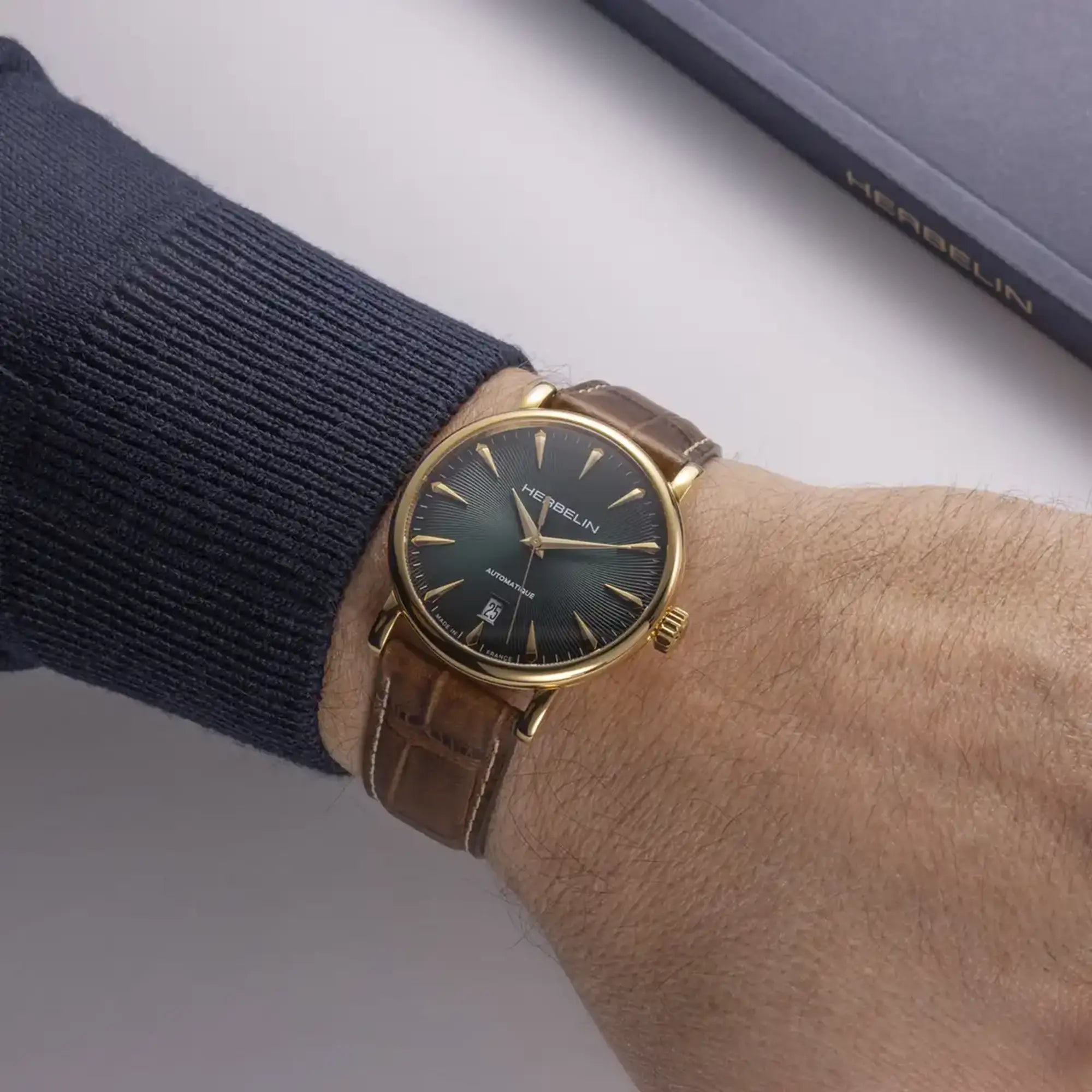 herbelin-inspiration-automatique-homme-pvd-or-38-mm-vert-cuir-brun image 2