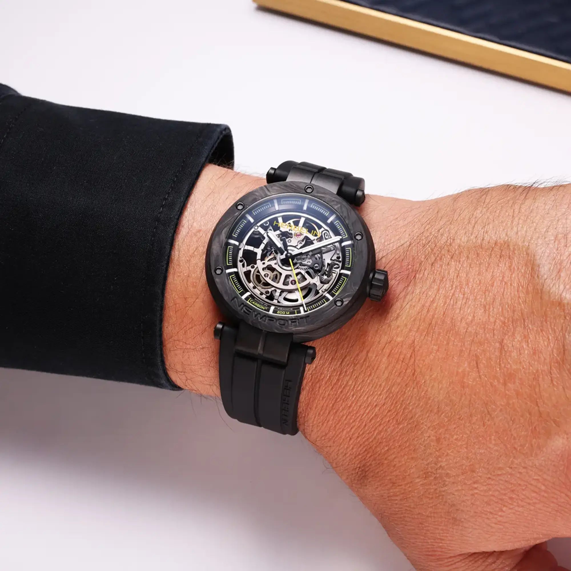 herbelin-newport-carbone-titane-squelette-noir-montre-homme-dition-limit-e image 2