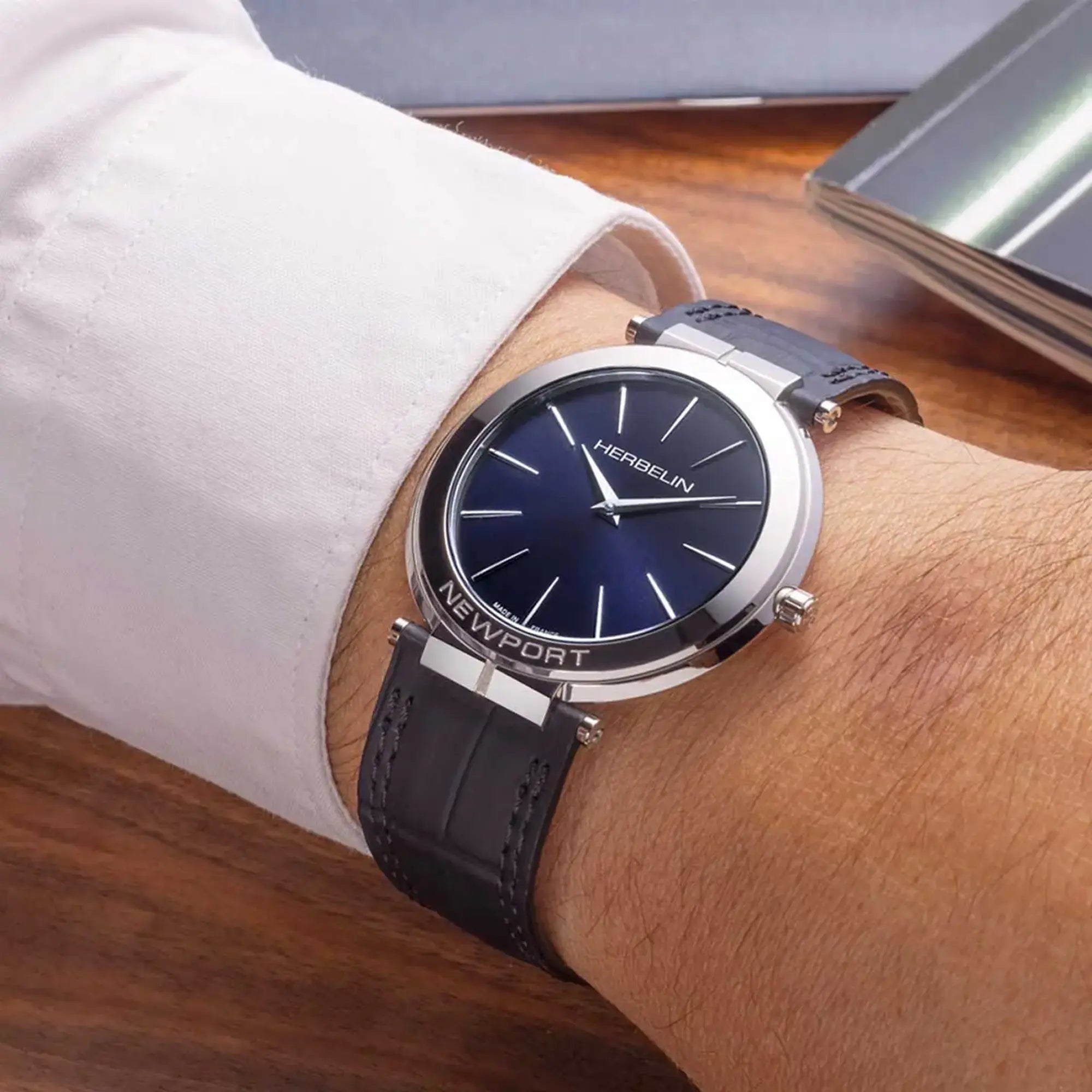 herbelin-newport-slim-homme-40-mm-acier-cuir-noir-quartz-cadran-bleu image 2