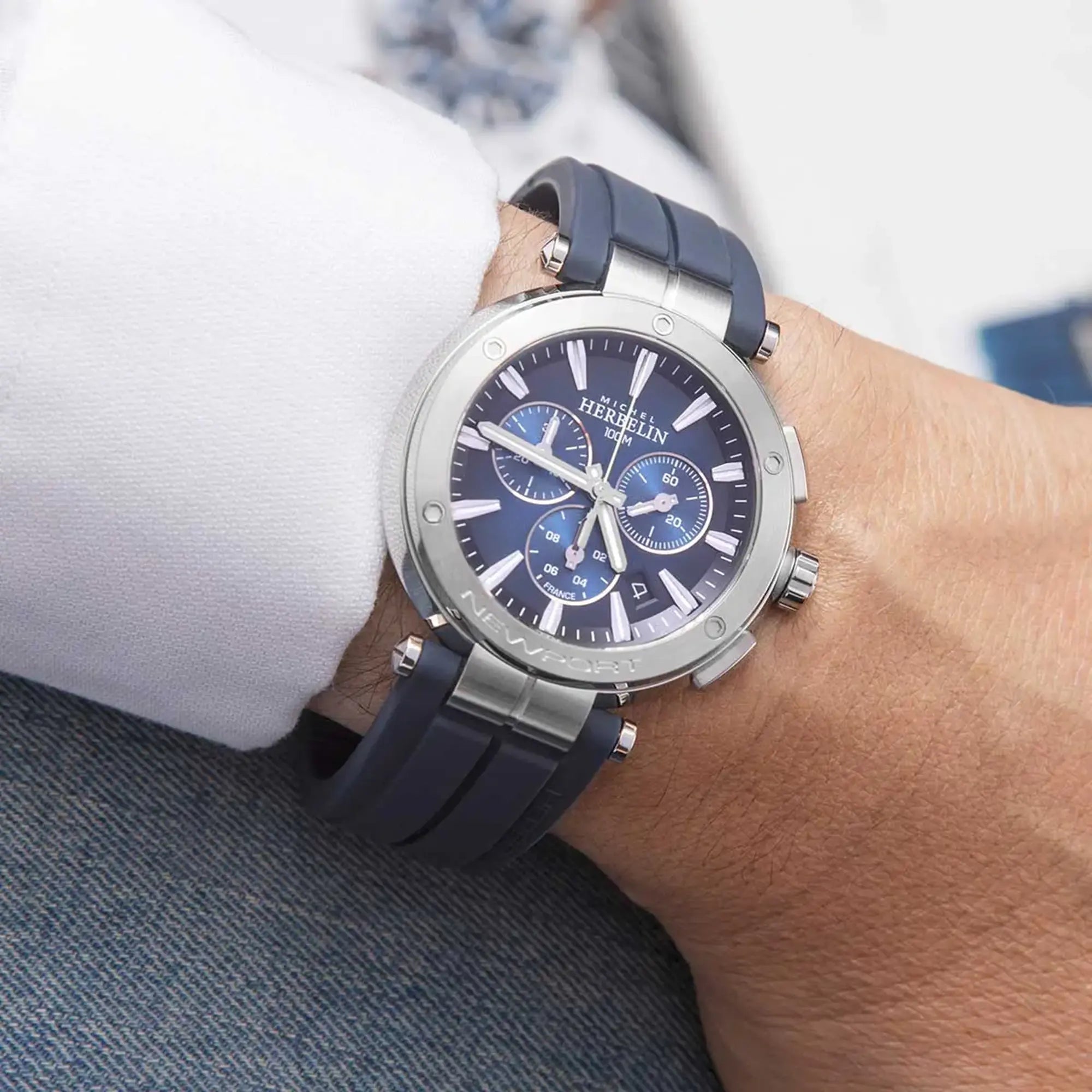 herbelin-newport-chronographe-quartz-acier-bleu-et-noir-43mm image 2