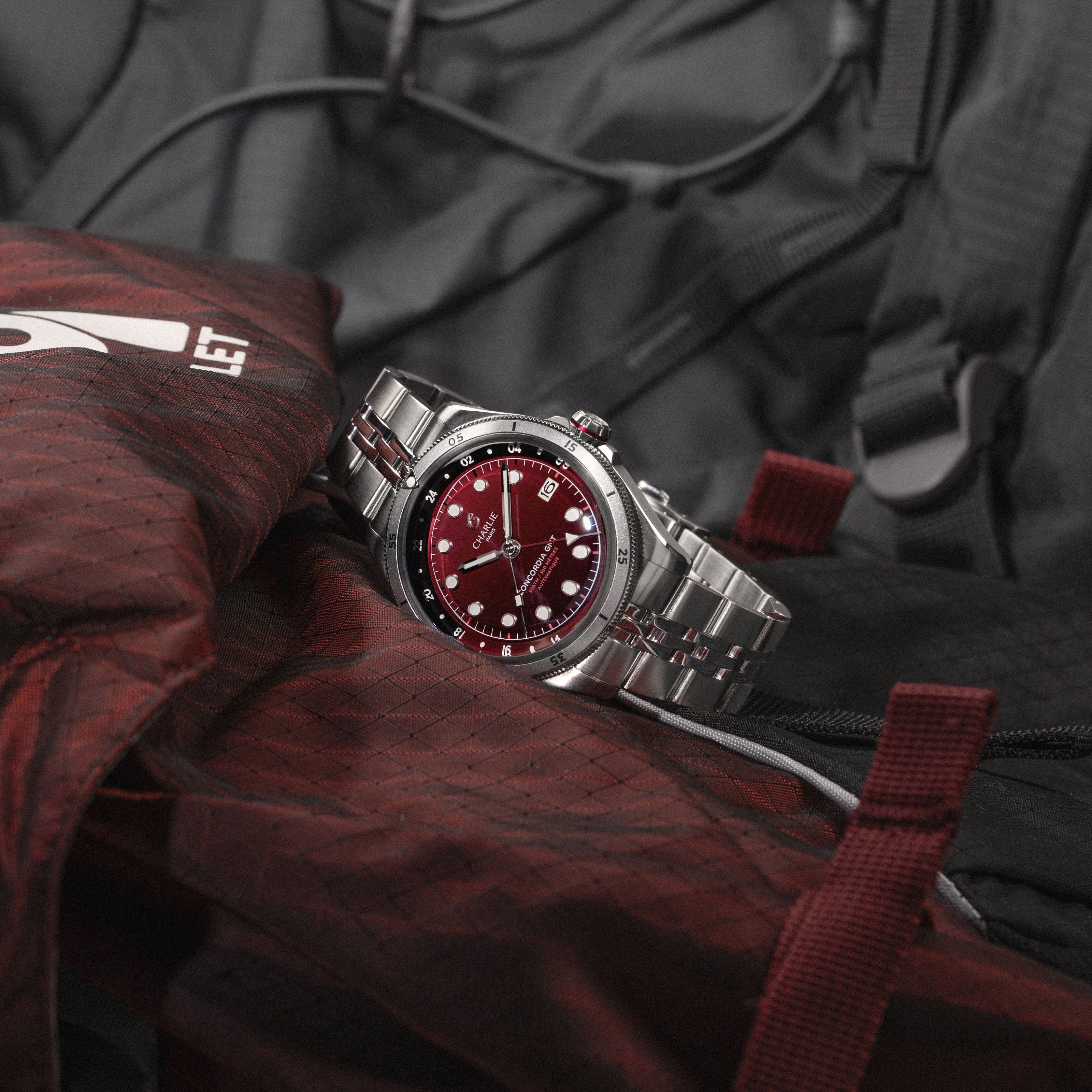 charlie-paris-concordia-gmt-bordeaux-40-mm-montre-automatique-300-m image 4
