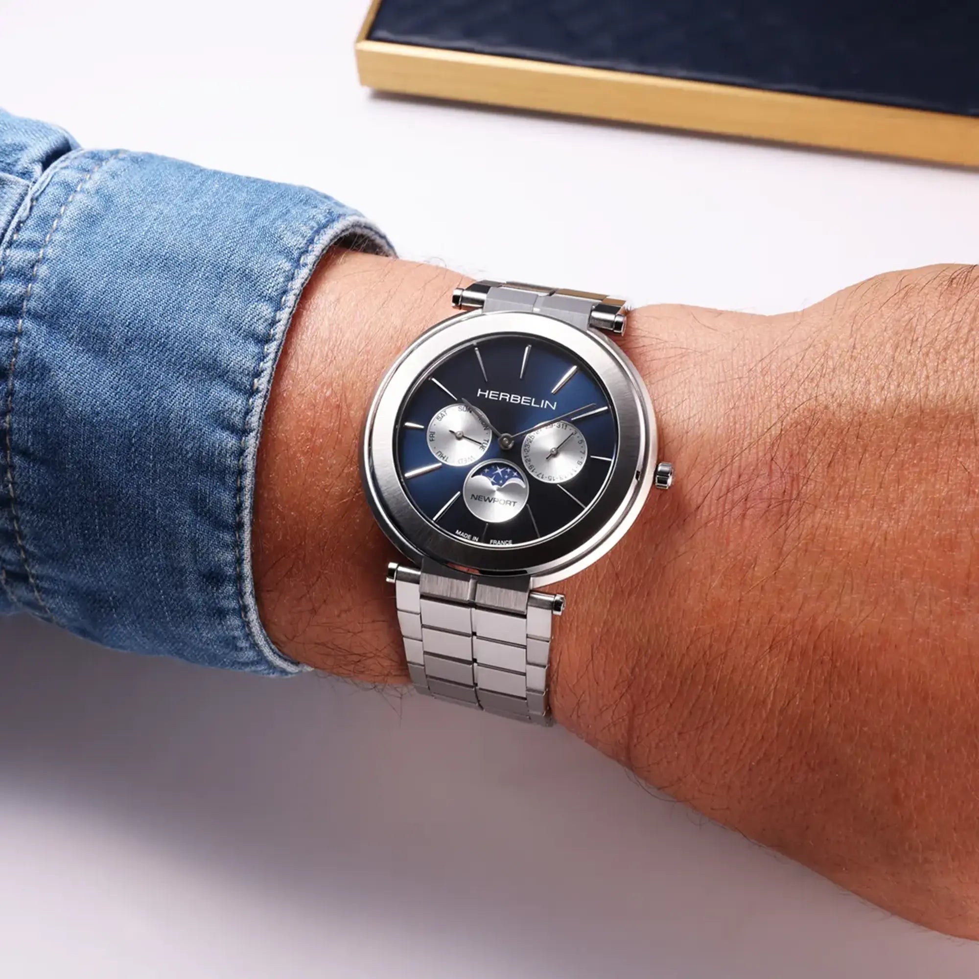 herbelin-newport-slim-phase-de-lune-acier-montre-homme-ultra-fine image 2