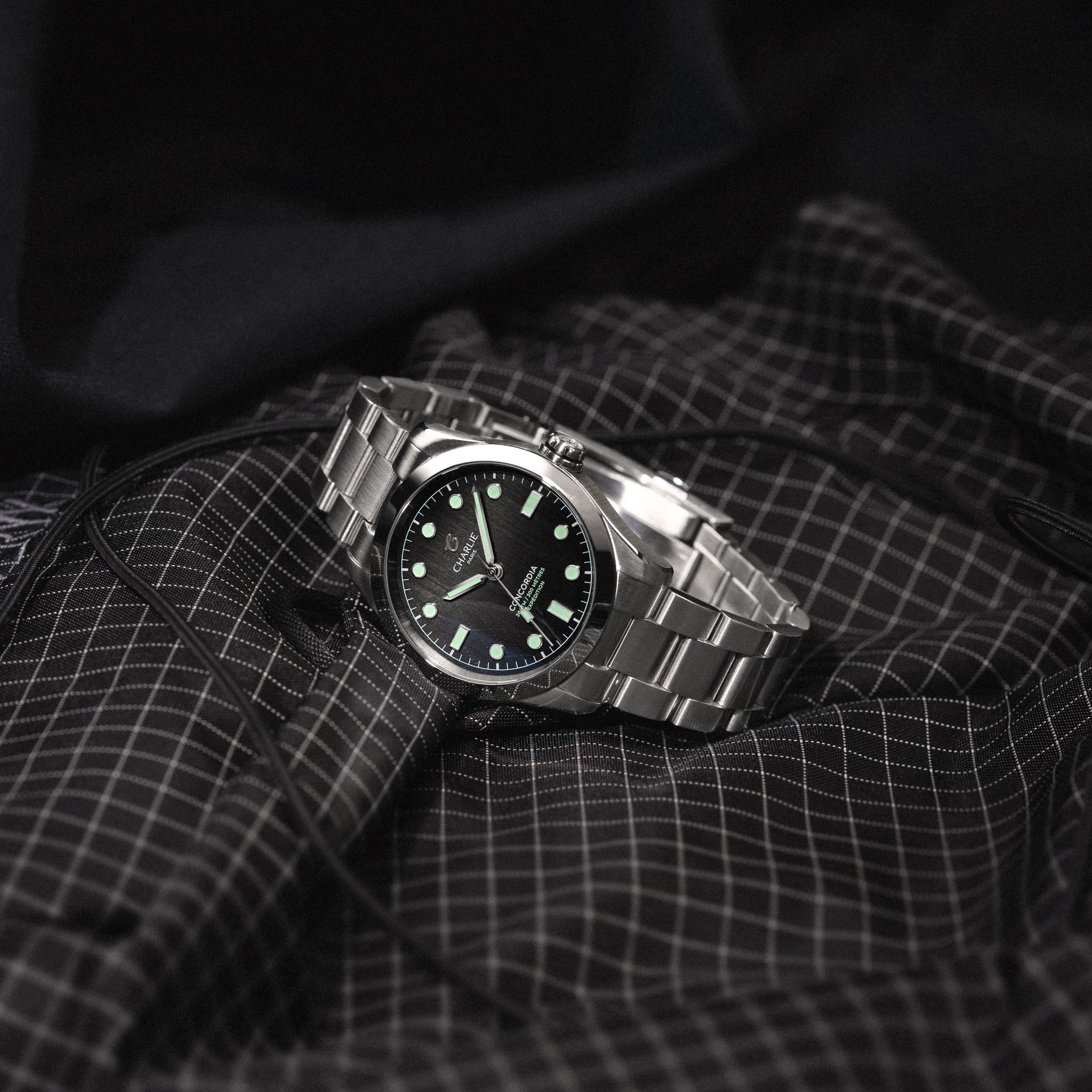 charlie-paris-concordia-noir-38-mm-montre-quartz-tanche-300-m image 3