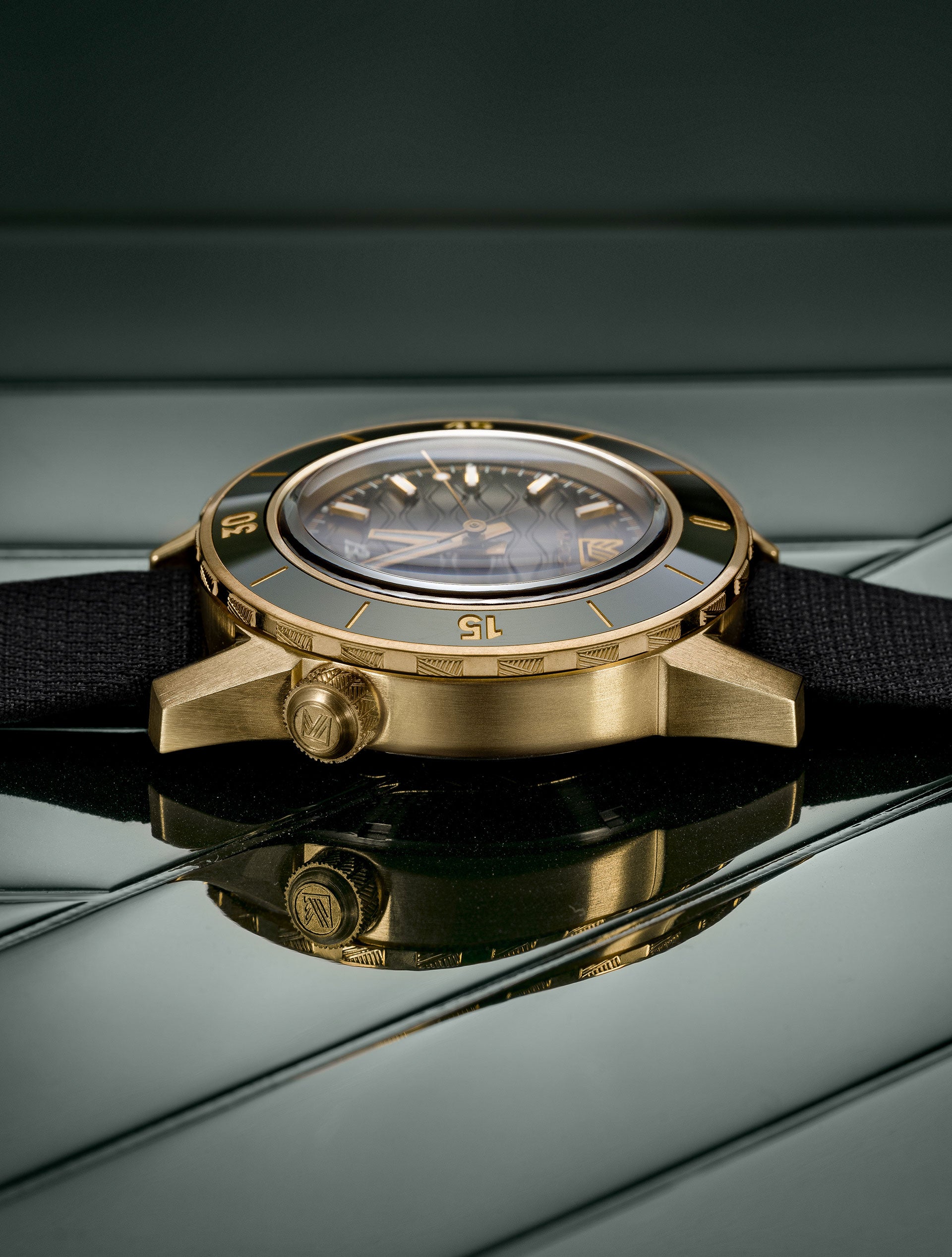 march-la-b-belza-automatique-twin-black-montre-bronze-30-atm-cadran-vert image 4