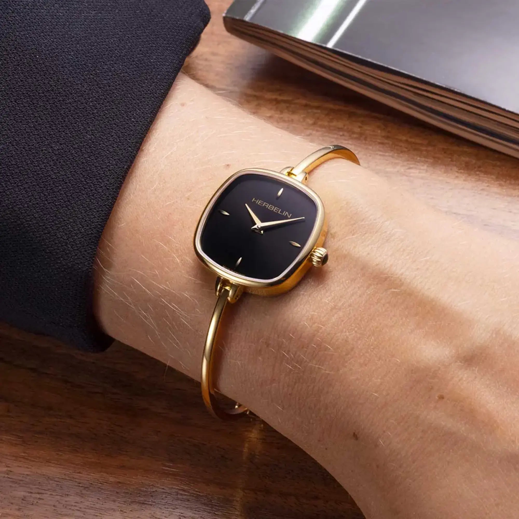 herbelin-fil-quartz-femme-pvd-or-jaune-cadran-noir image 2