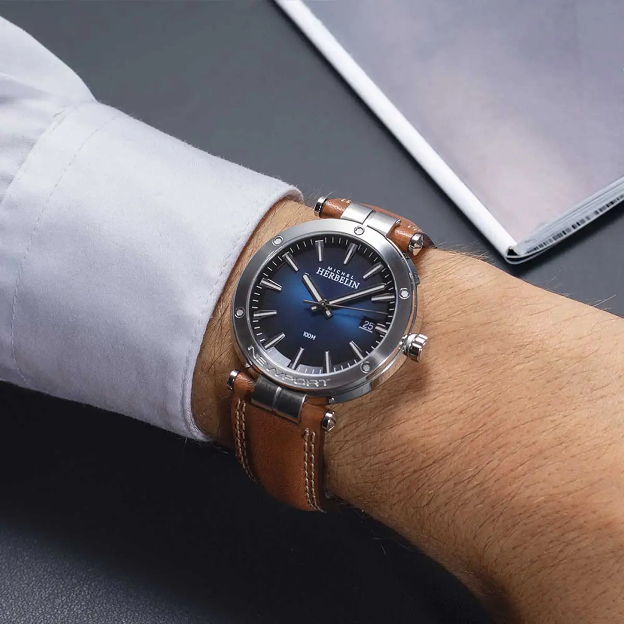 herbelin-newport-quartz-date-homme-acier-bleu-cuir image 2