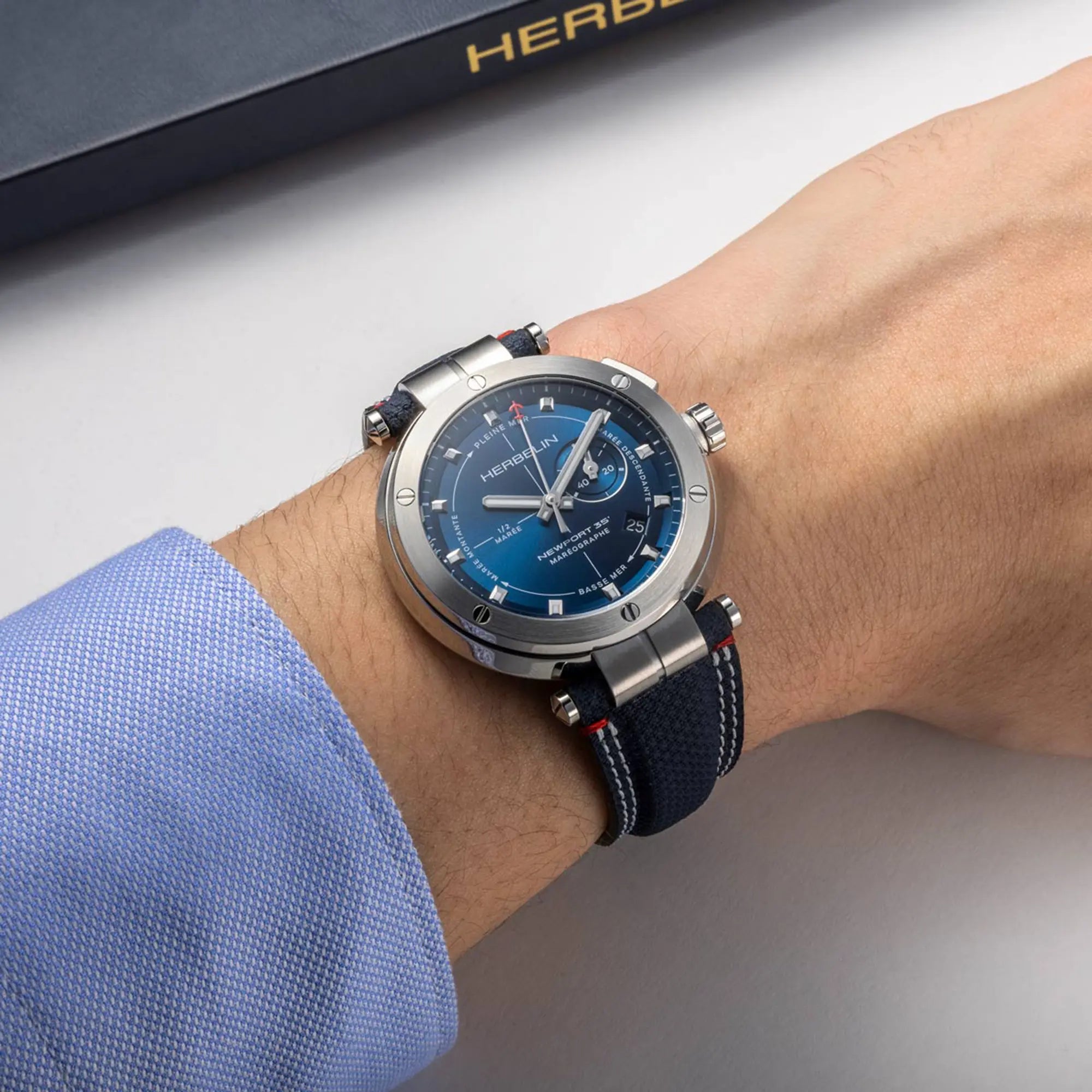 herbelin-newport-mar-ographe-montre-homme-quartz-acier-textile-35e-anniversaire image 2