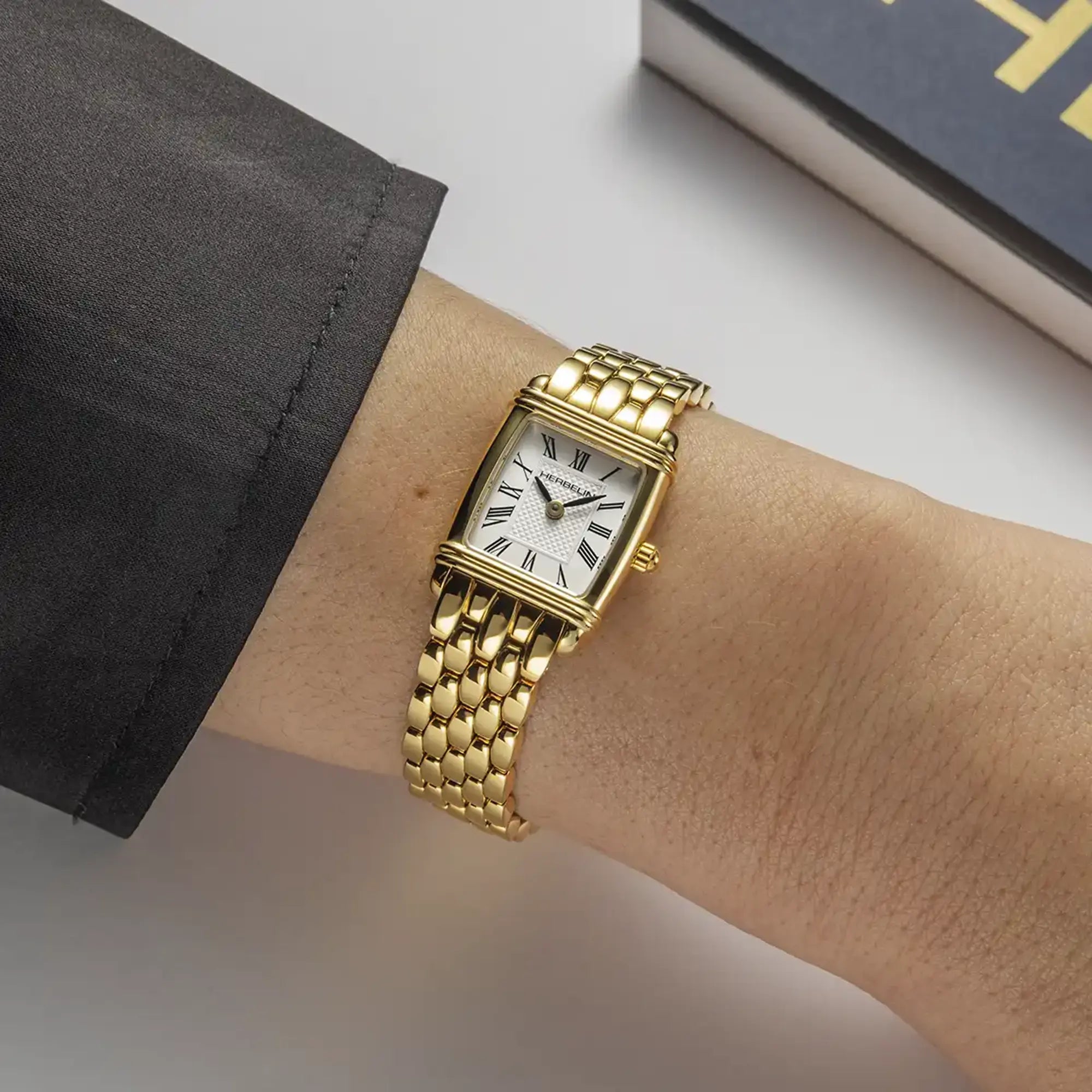 herbelin-art-d-co-quartz-femme-montre-tonneau-pvd-or-jaune-bracelet-acier image 2