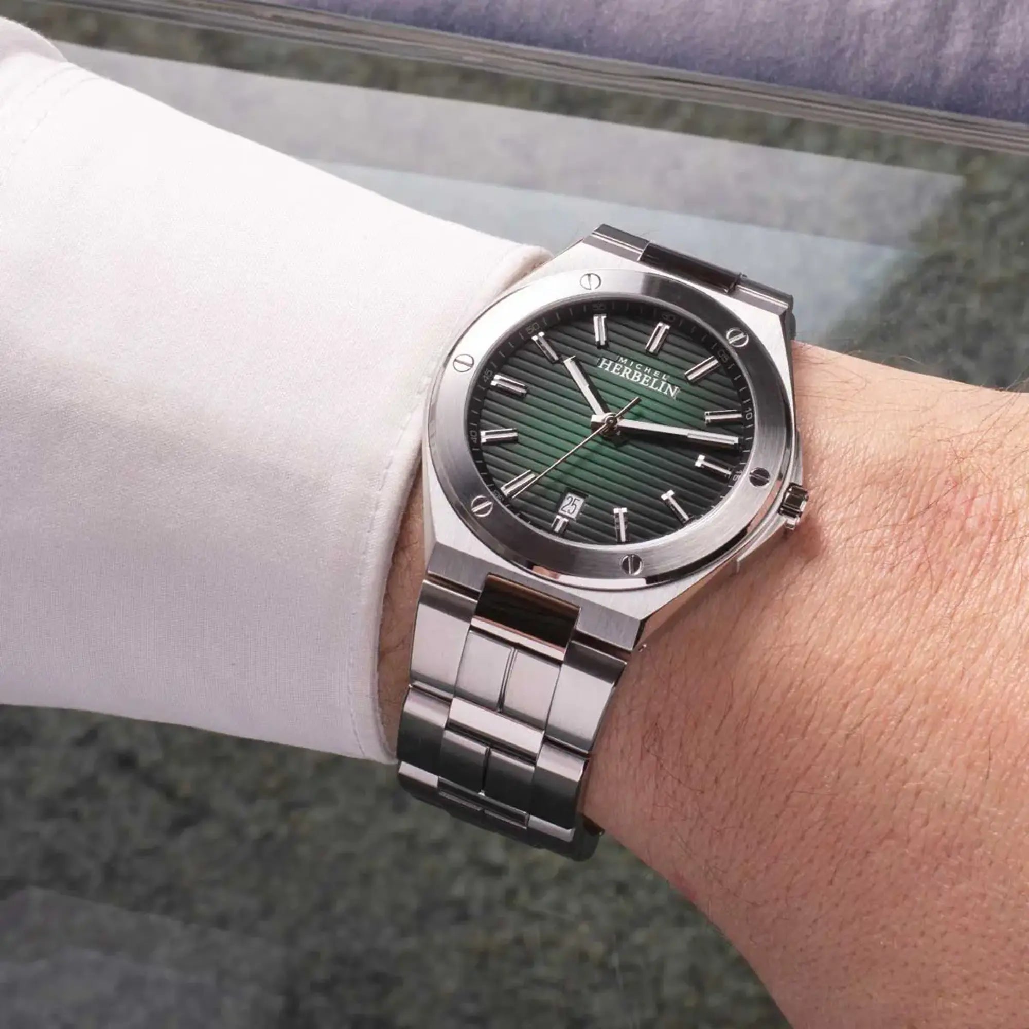 herbelin-cap-camarat-quartz-date-acier-cadran-vert-montre-homme image 2