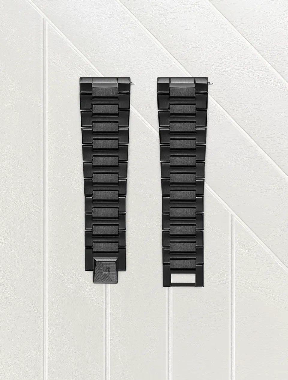 march-la-b-bracelet-signature-dlc-noir-22-mm-acier-interchangeable image 1