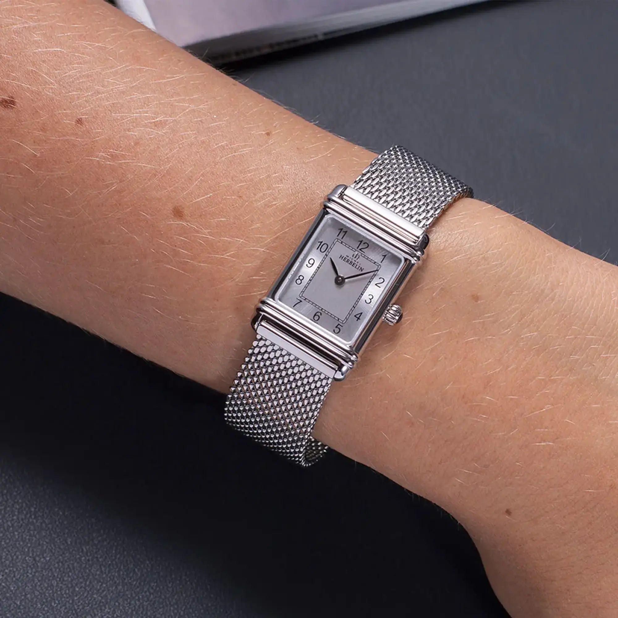 herbelin-art-d-co-quartz-acier-maille-milanaise-femme image 2