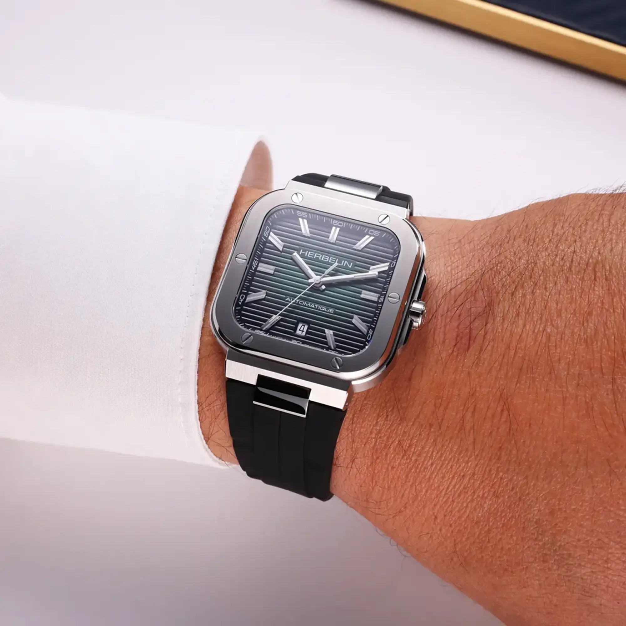 herbelin-cap-camarat-square-automatique-vert-montre-homme-acier-bracelet-caoutch image 2