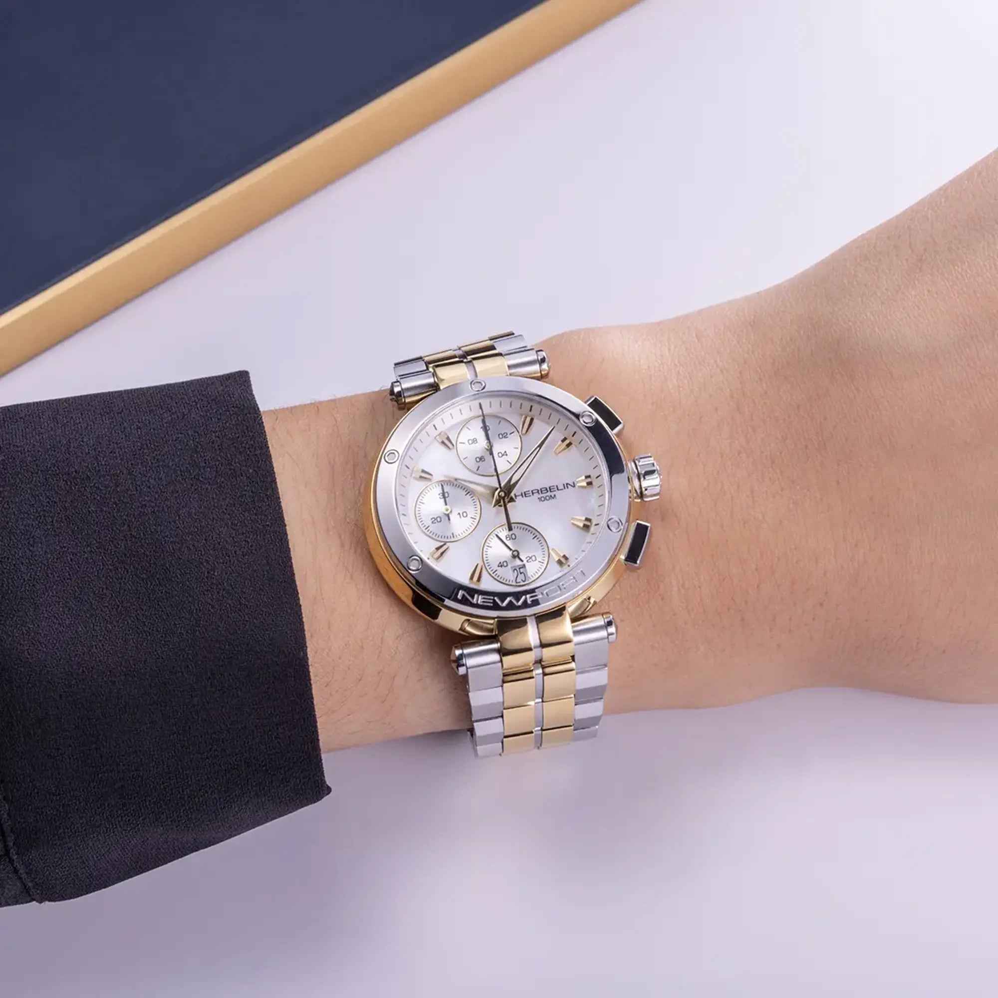 herbelin-newport-chronographe-lady-montre-femme-bicolore-nacre image 2