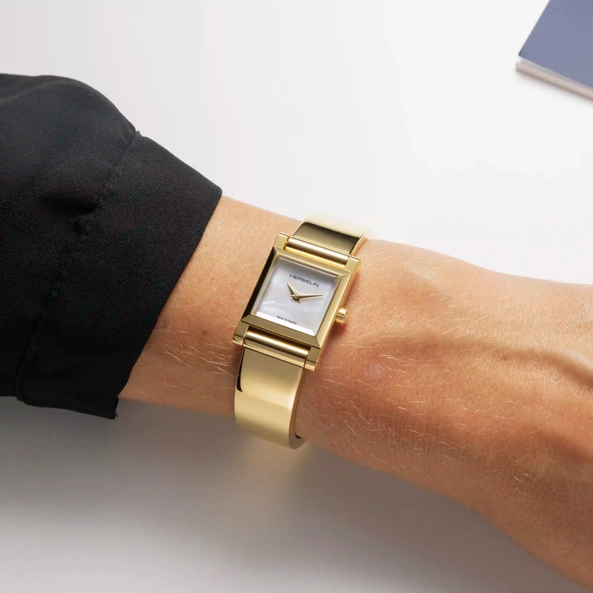 herbelin-antar-s-bracelet-bangle-acier-pvd-or image 2