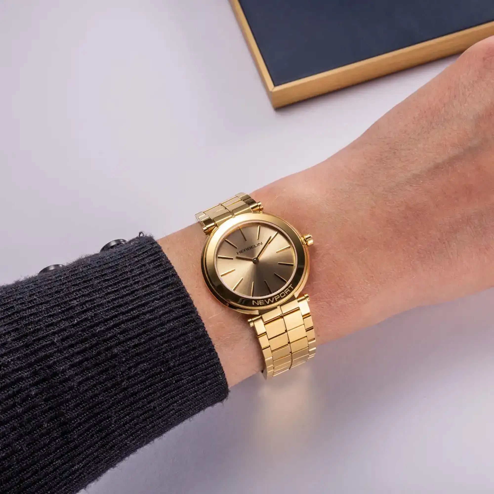 herbelin-newport-slim-quartz-champagne-pvd-or-jaune-femme image 2