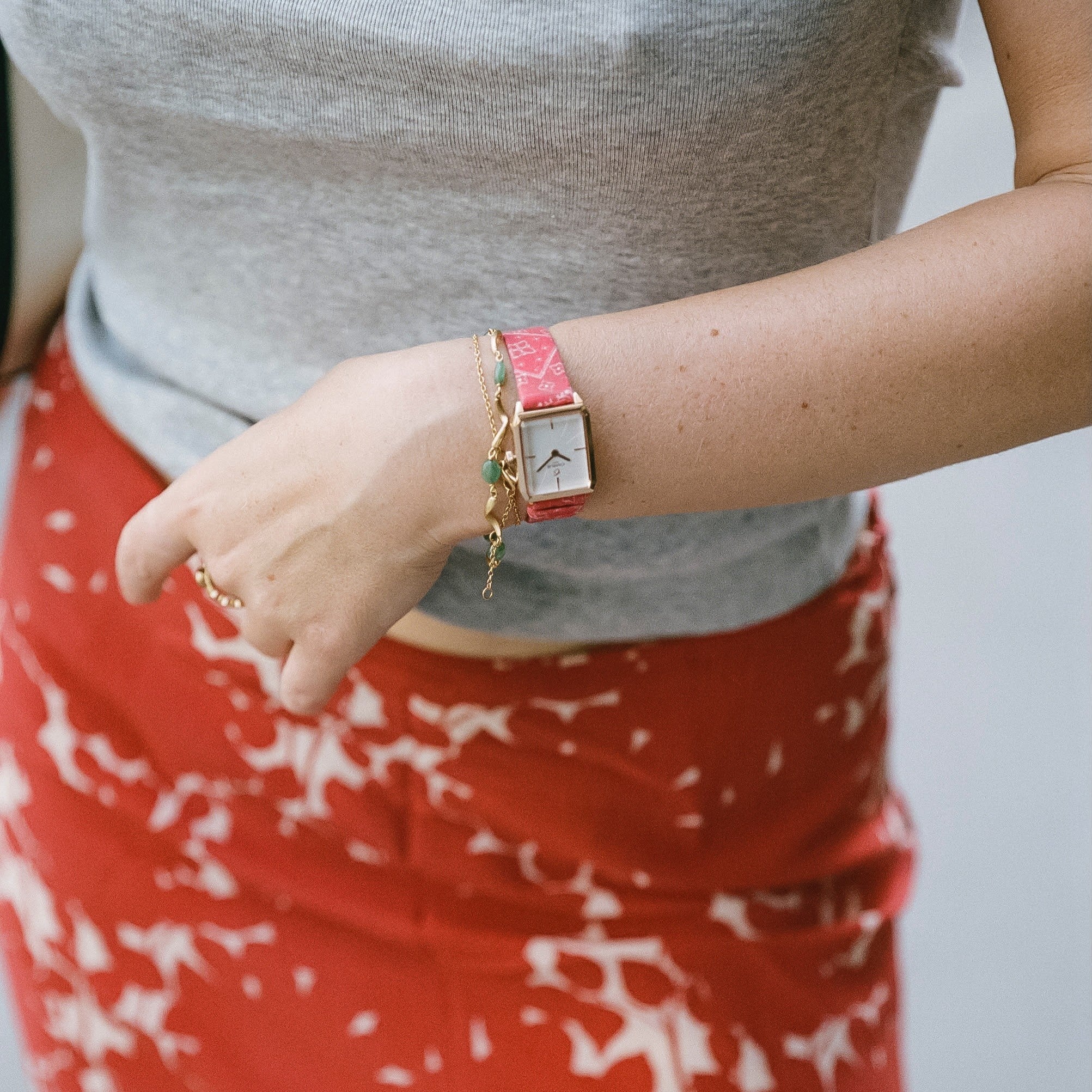 charlie-paris-bracelet-montre-tissu-bandana-rouge-14mm image 2