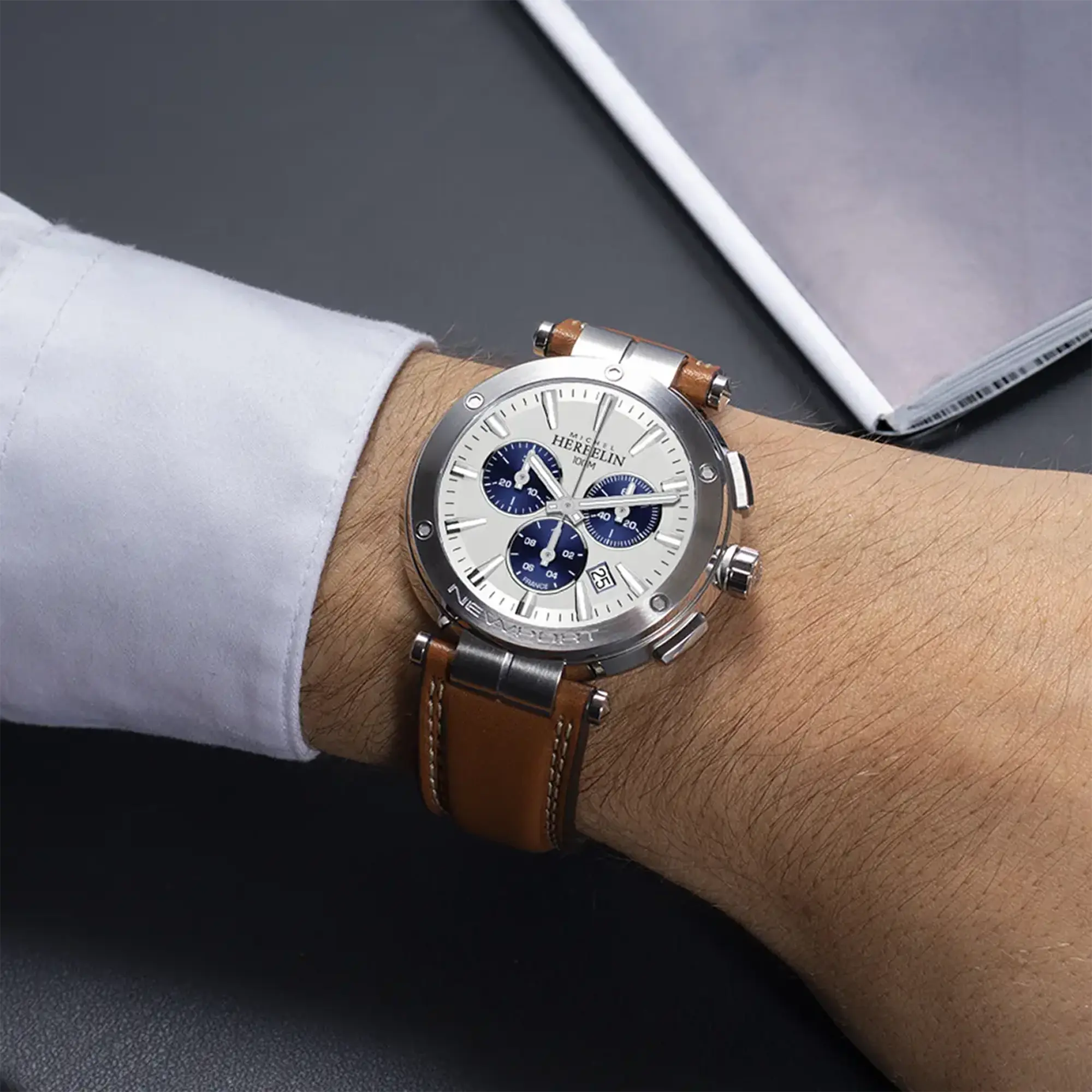 herbelin-newport-chronographe-homme-acier-cuir-camel image 2