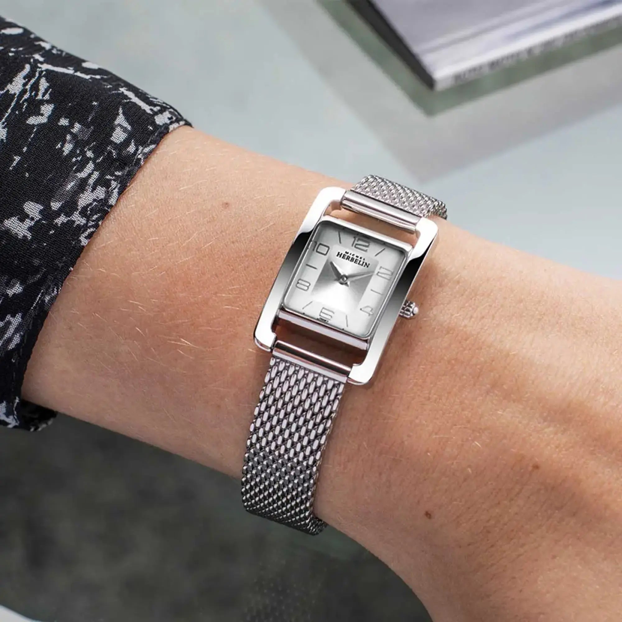 herbelin-5e-avenue-montre-femme-quartz-acier-maille-milanaise image 2