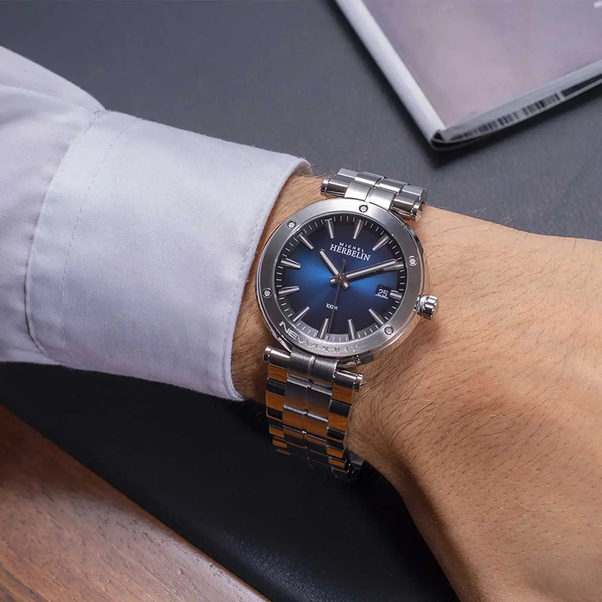 herbelin-newport-quartz-montre-homme-acier-bleu-date image 2