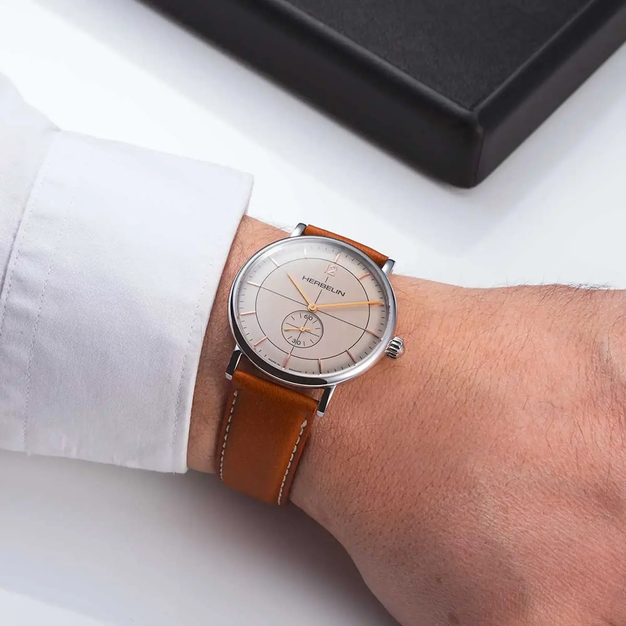herbelin-inspiration-petite-seconde-acier-cuir-gold-montre-homme image 2