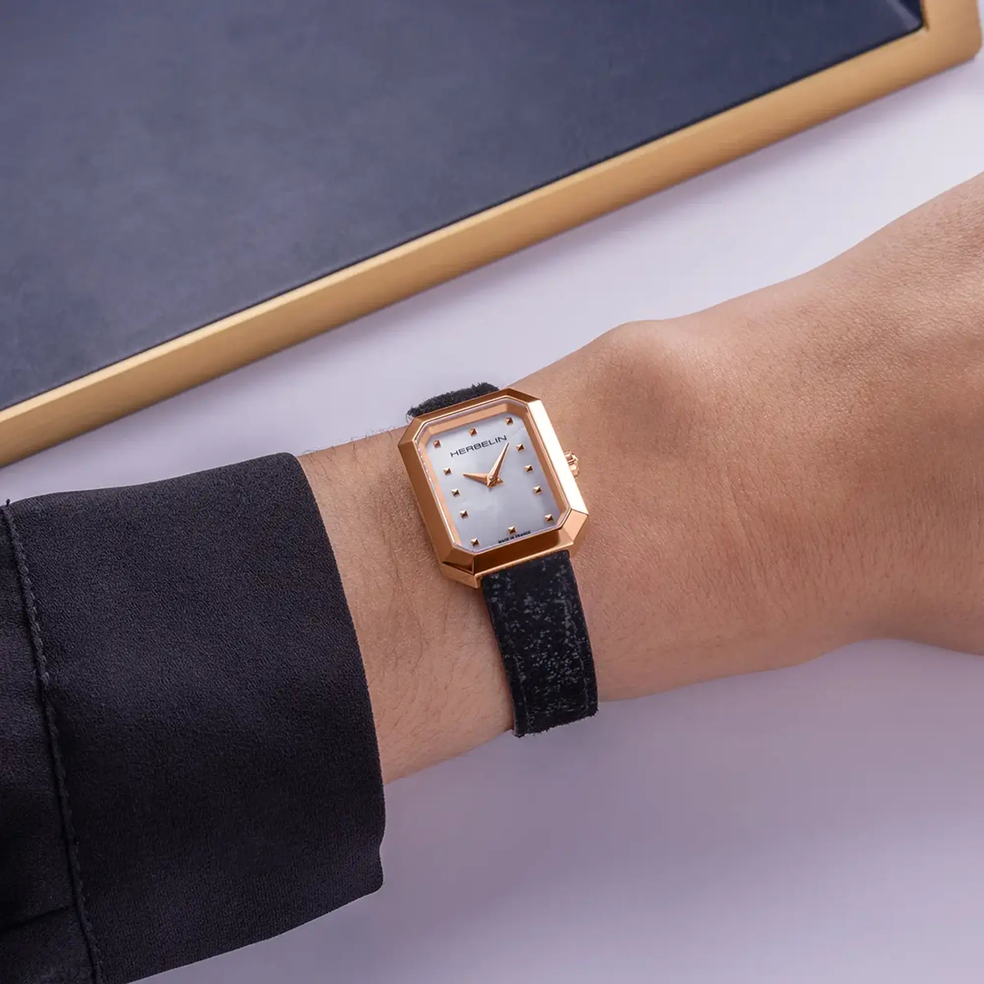 herbelin-octog-ne-montre-quartz-nacre-pvd-or-rose-femme image 2
