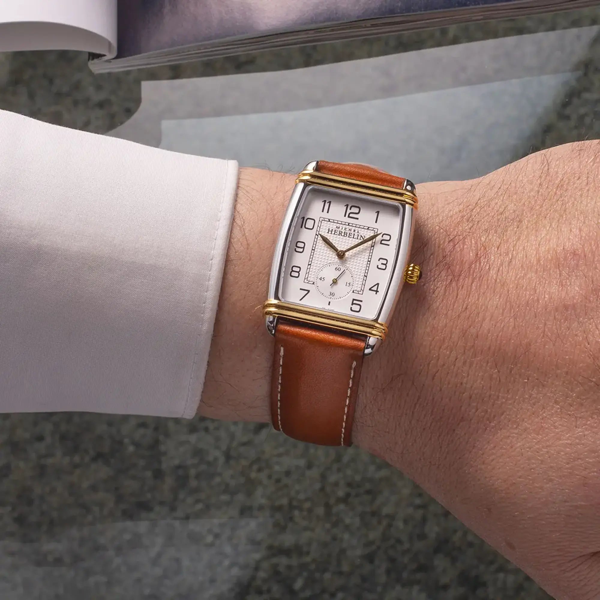 herbelin-art-d-co-petite-seconde-homme-bicolore-cuir-camel-quartz image 2