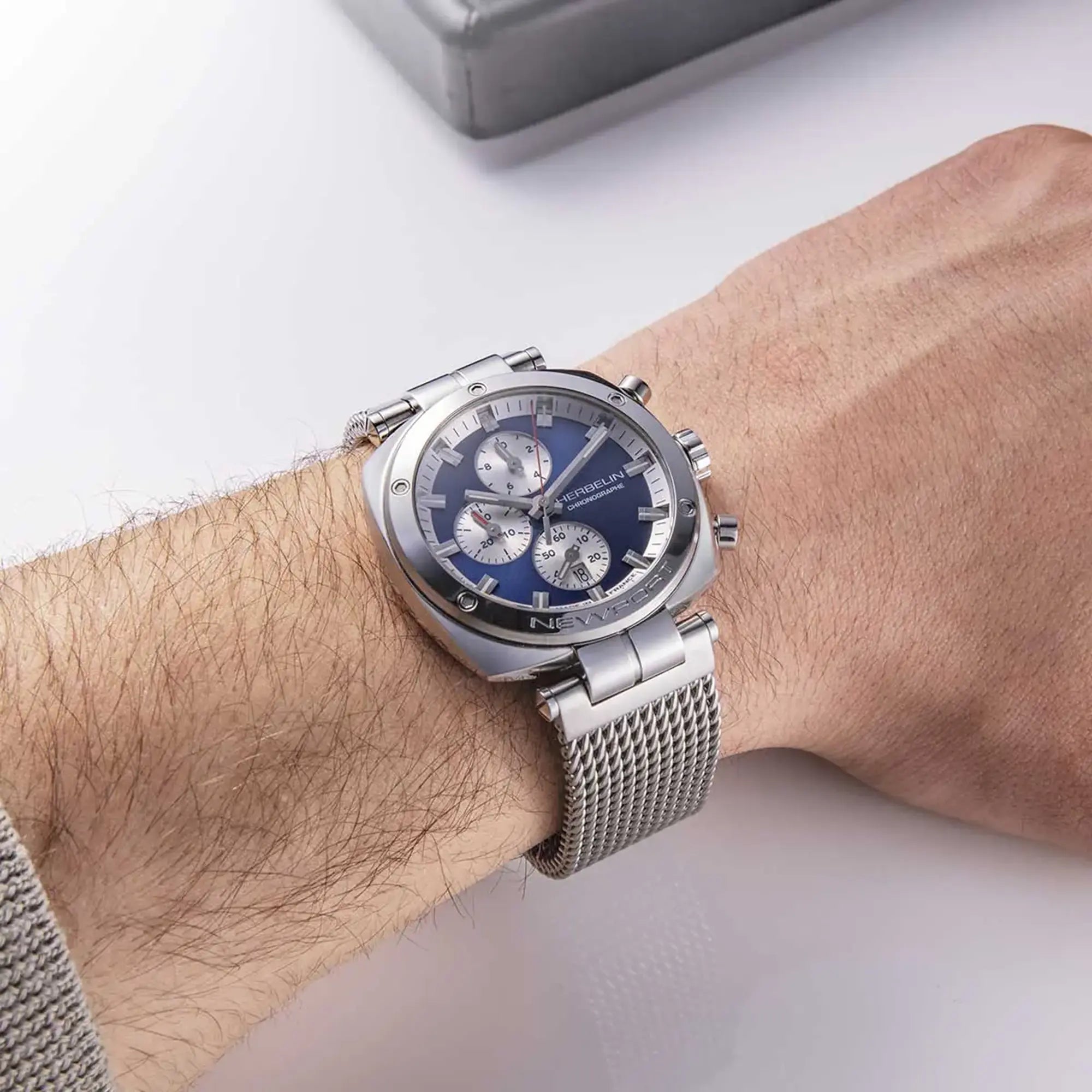 herbelin-newport-h-ritage-chronographe-maille-milanaise-homme image 2