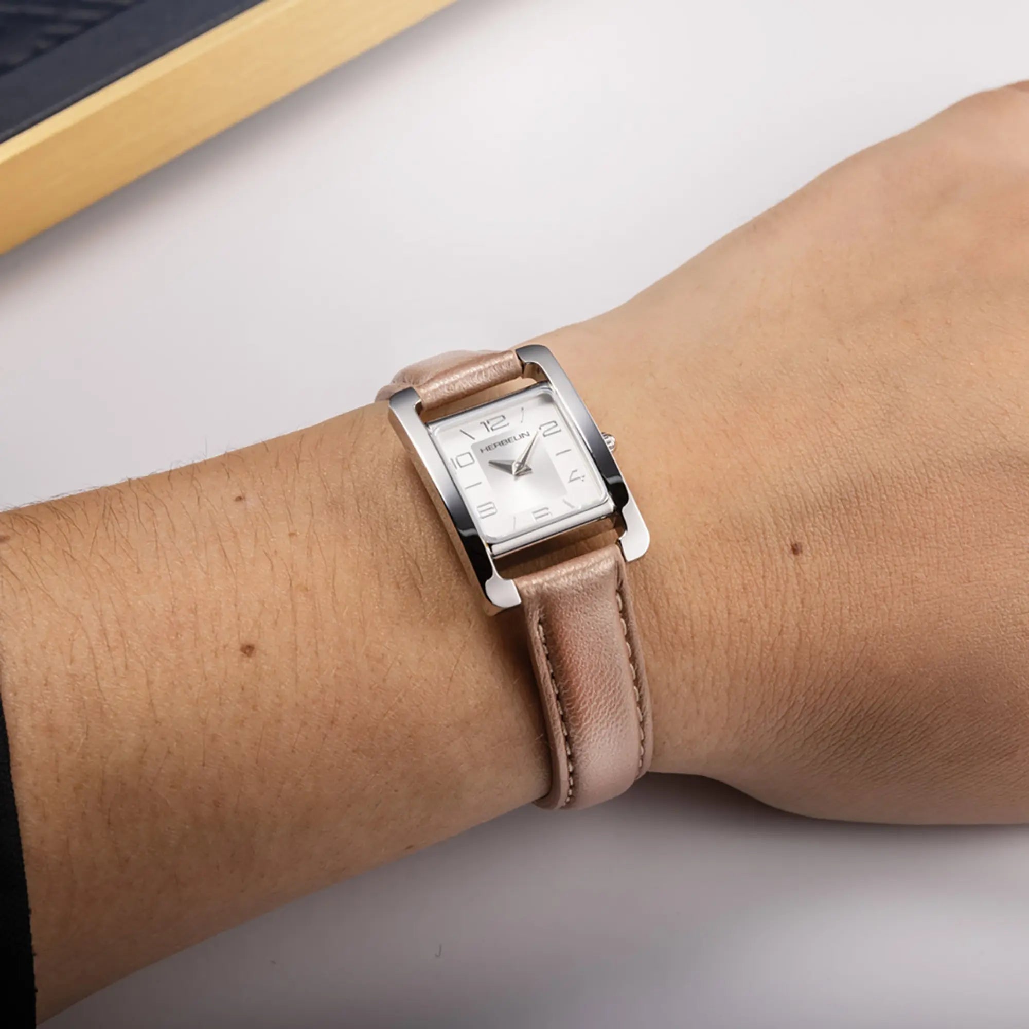 herbelin-ve-avenue-femme-acier-rectangulaire-cuir-rose-quartz image 2