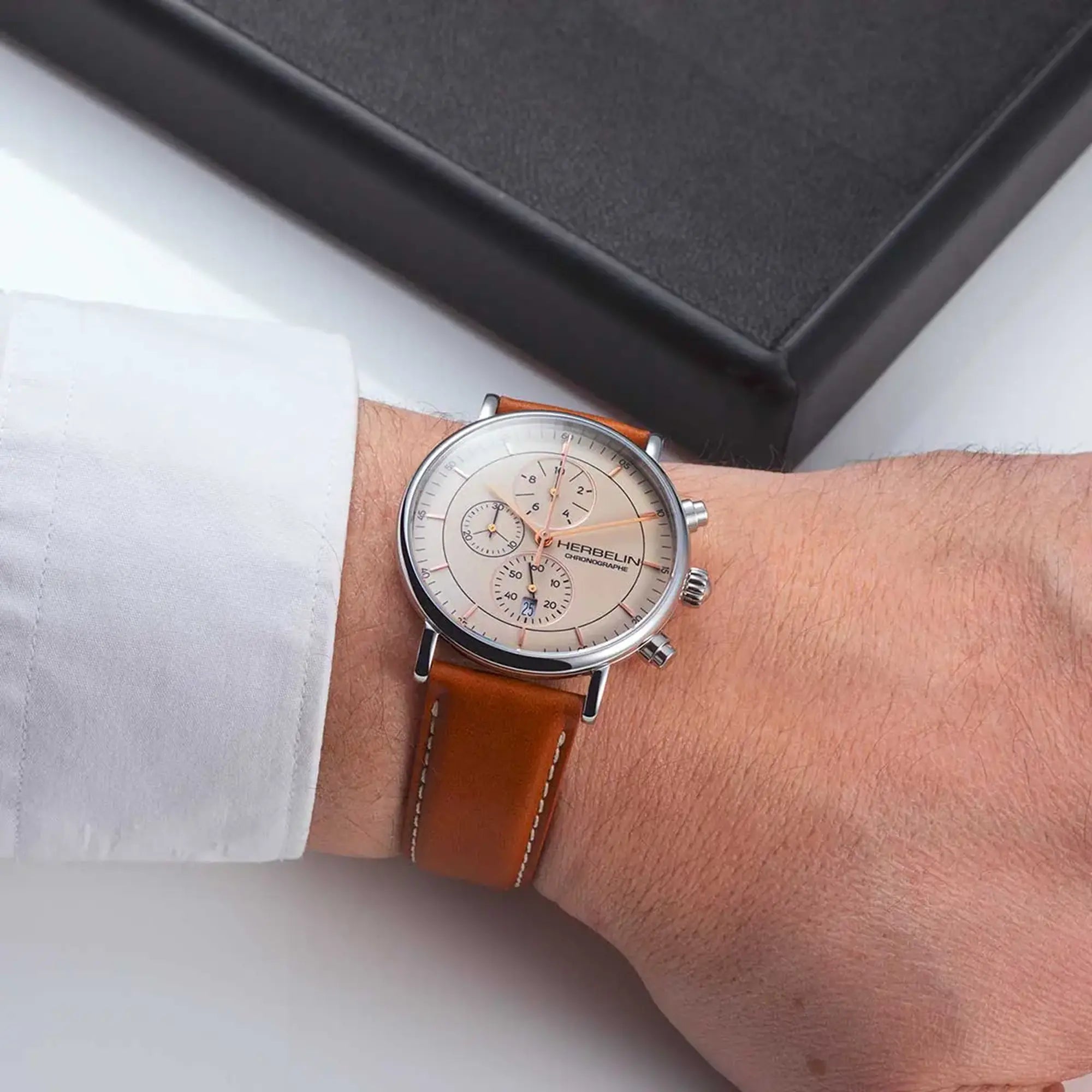 herbelin-inspiration-chronographe-quartz-montre-homme-acier-cuir-gold image 2