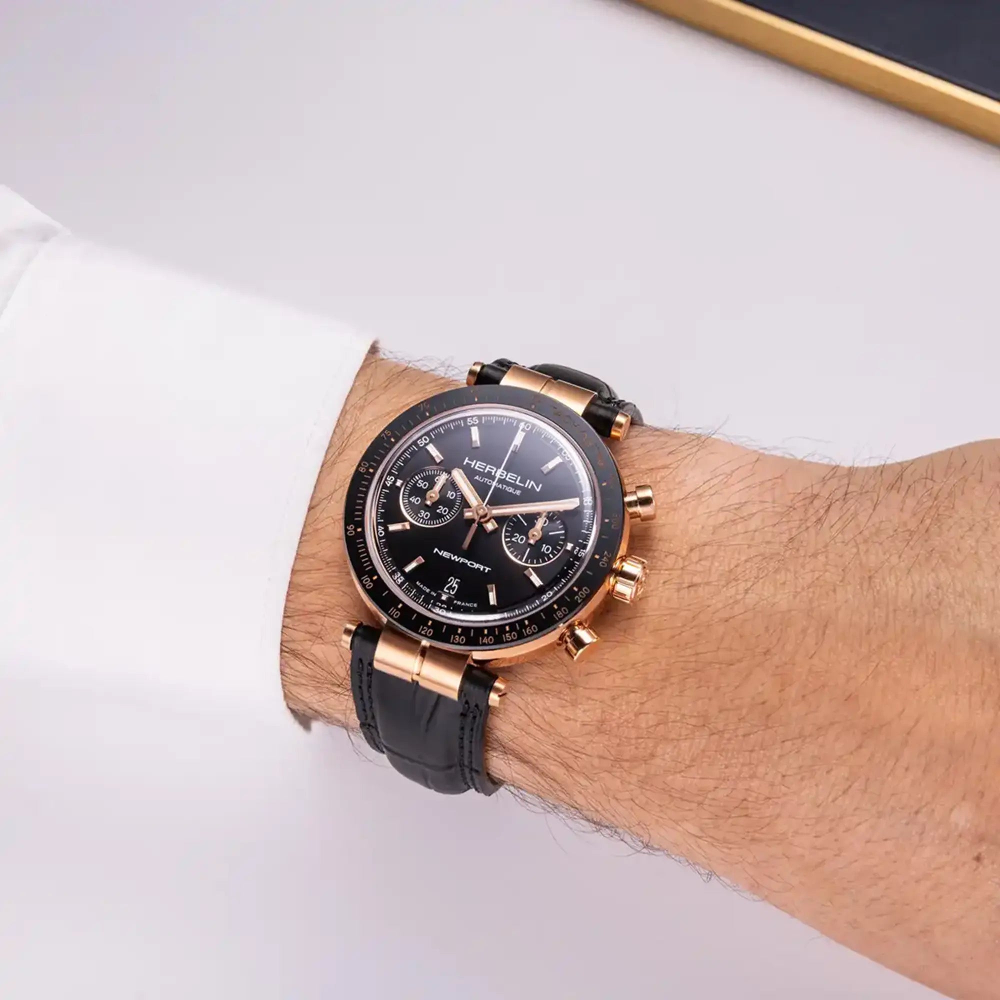 herbelin-newport-automatique-chrono-noir-pvd-or-rose-42-mm-montre-homme-dition-l image 2
