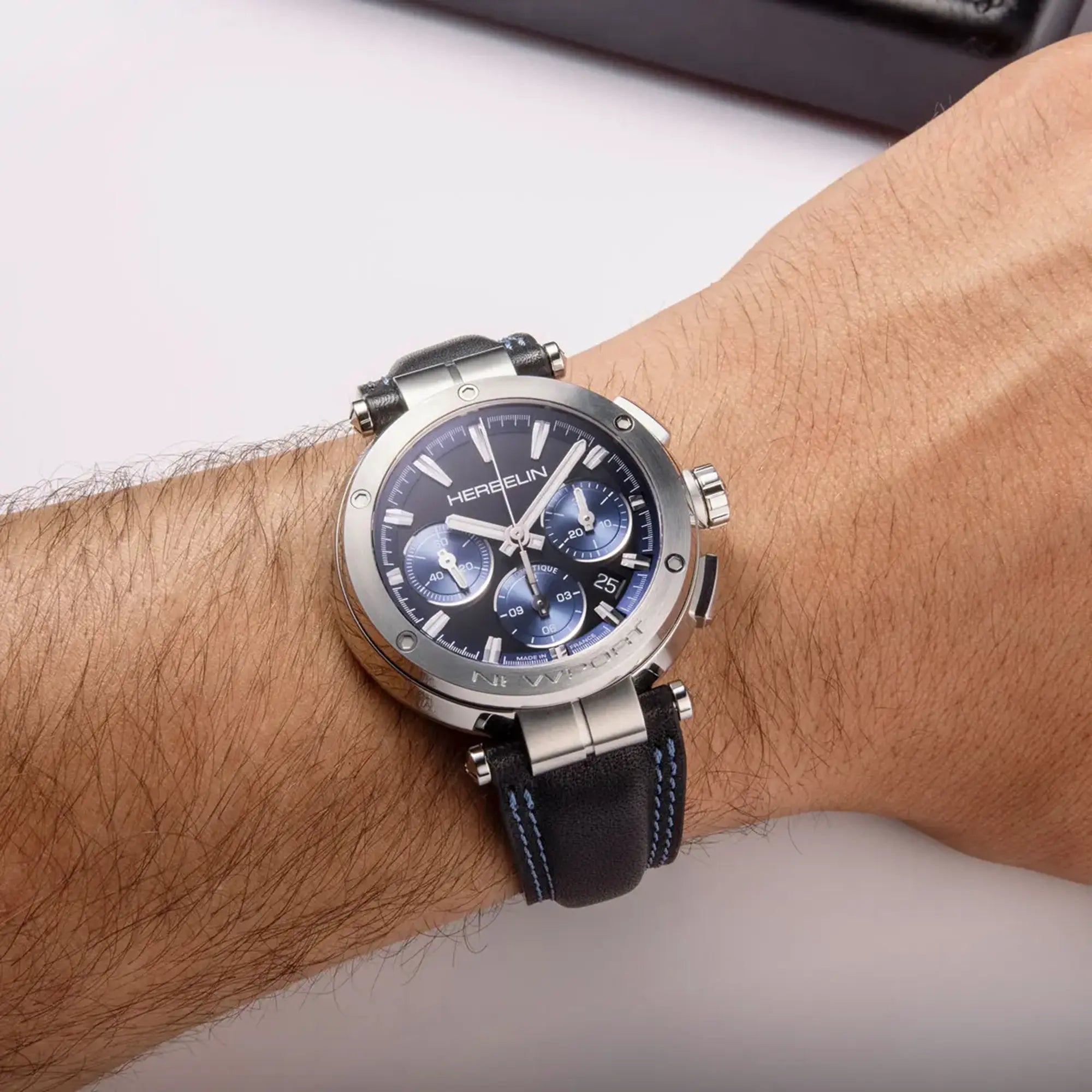herbelin-newport-chrono-automatique-montre-homme-acier-cuir-noir image 2