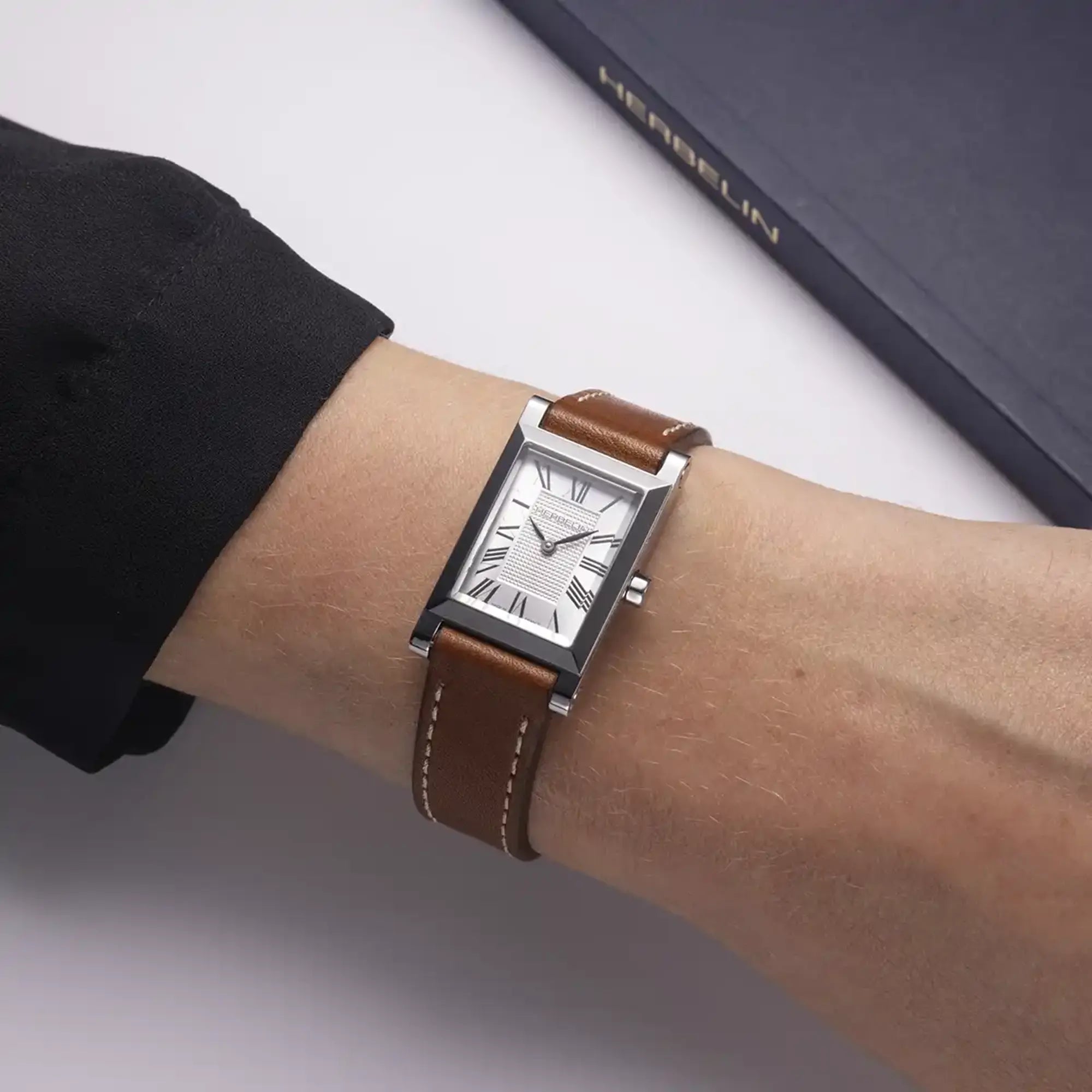 herbelin-antar-s-bracelet-cuir-veau-baranil-camel-interchangeable image 2