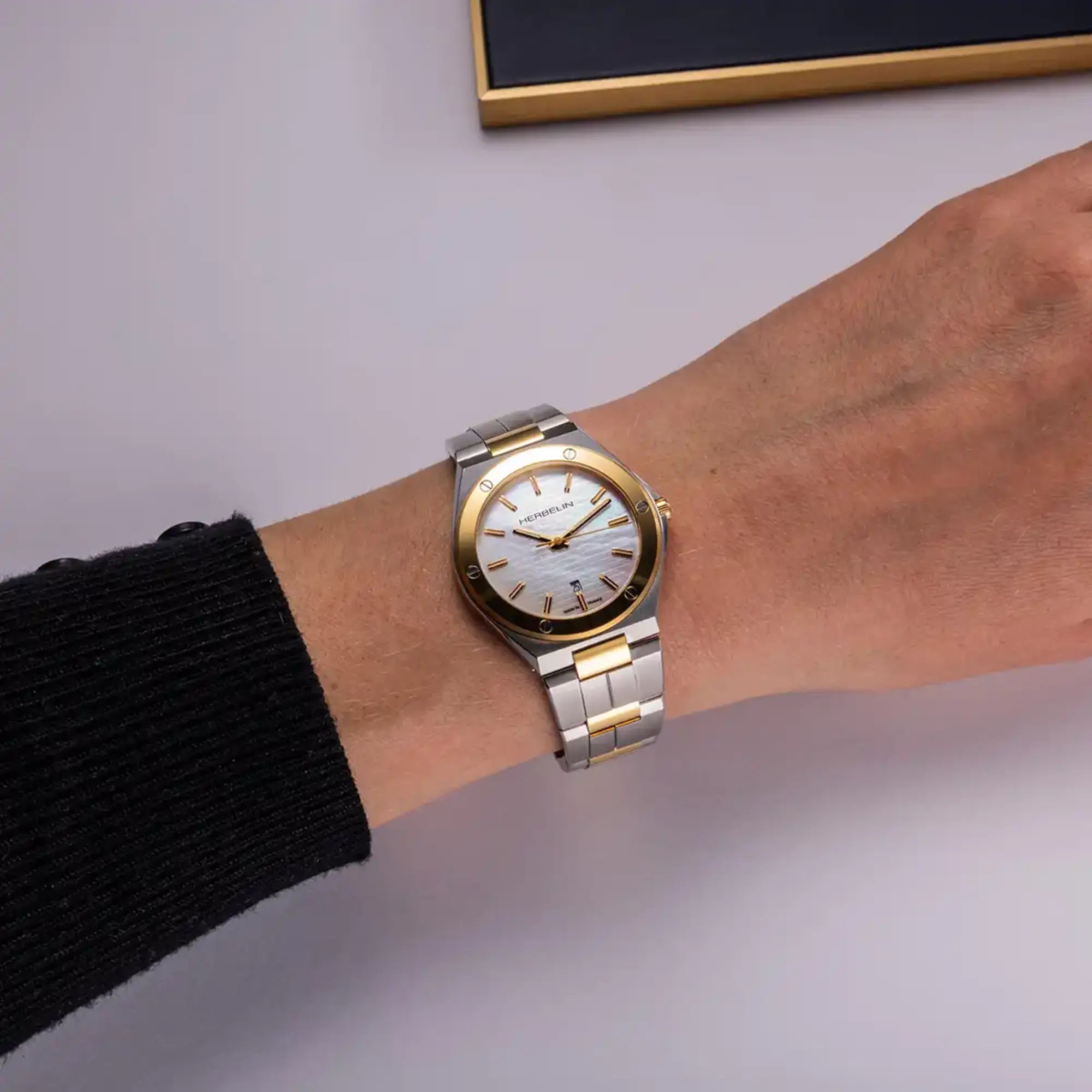herbelin-cap-camarat-montre-quartz-femme-bicolore-nacre-acier image 2