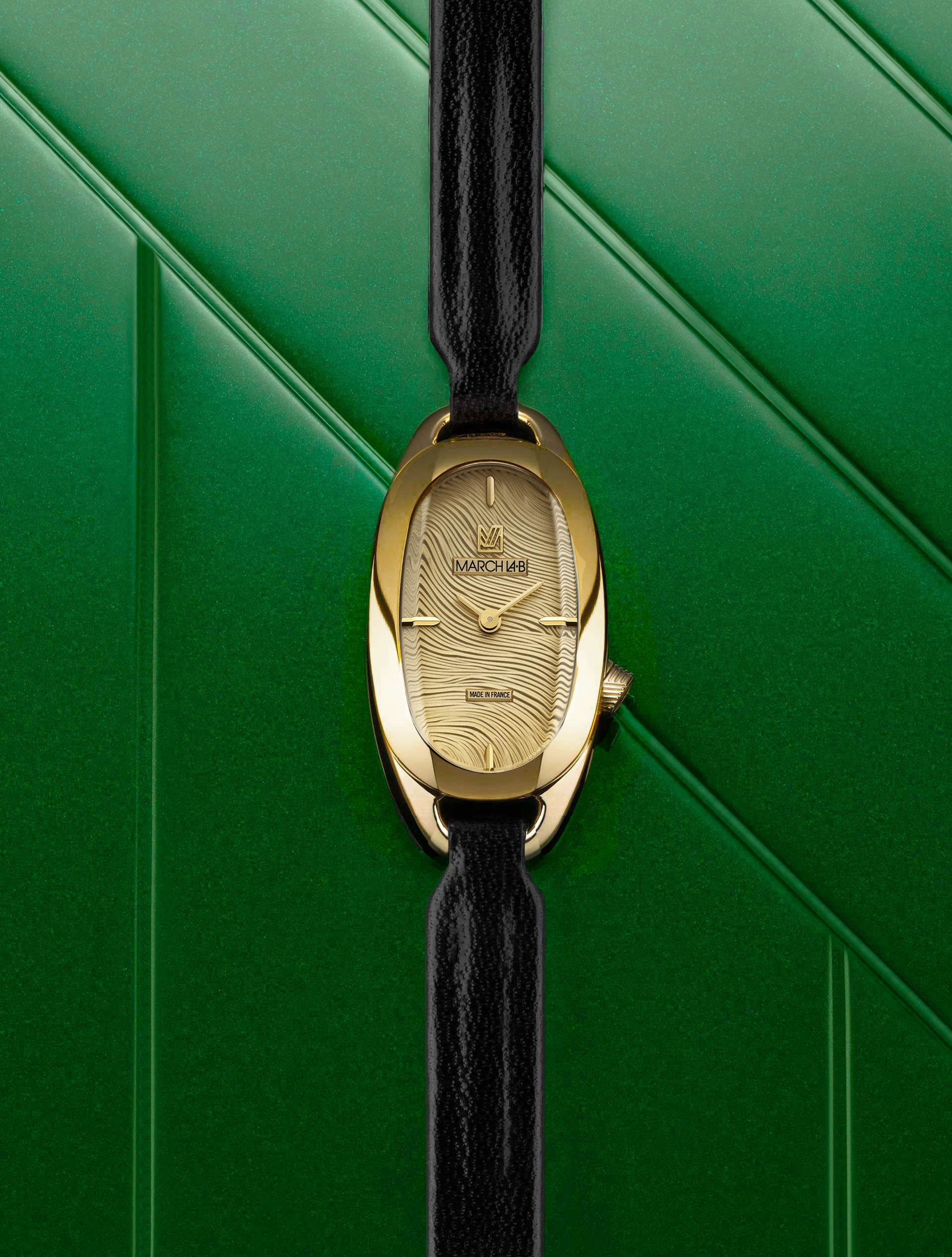 march-la-b-montre-oblongue-drap-e-gold-20-mm-ovale-guilloch-e image 3