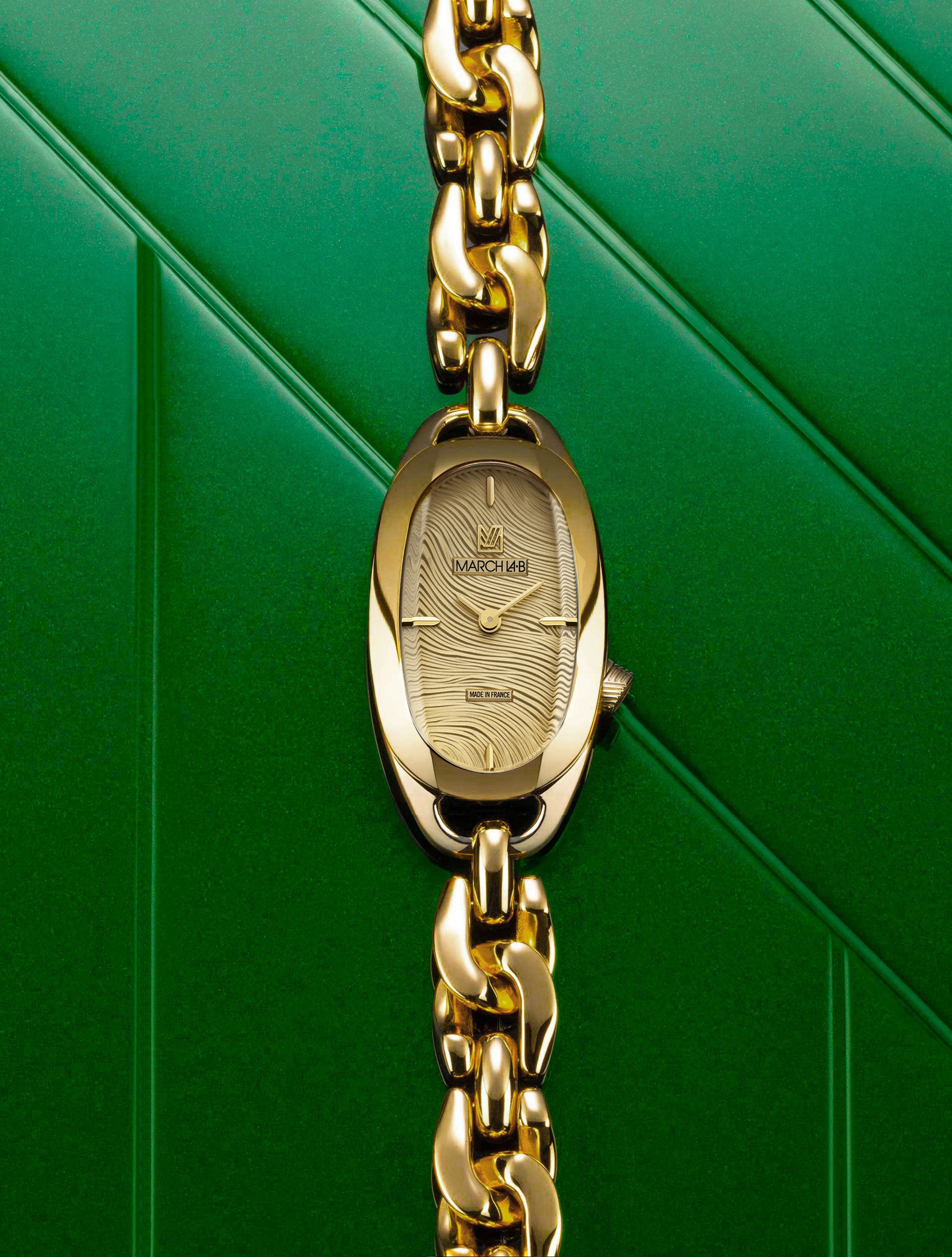 march-la-b-montre-oblongue-drap-e-gold-20-mm-ovale-guilloch-e image 1