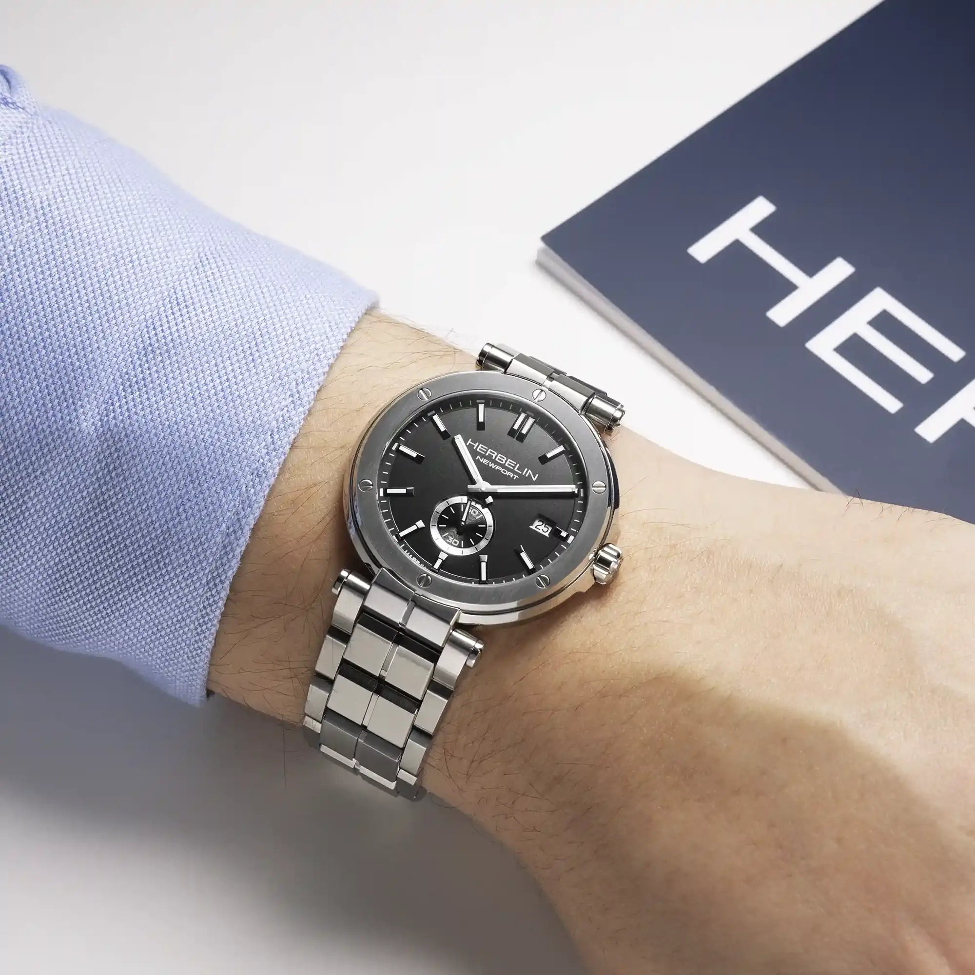 herbelin-newport-quartz-acier-cadran-noir-montre-homme-40-5-mm image 2