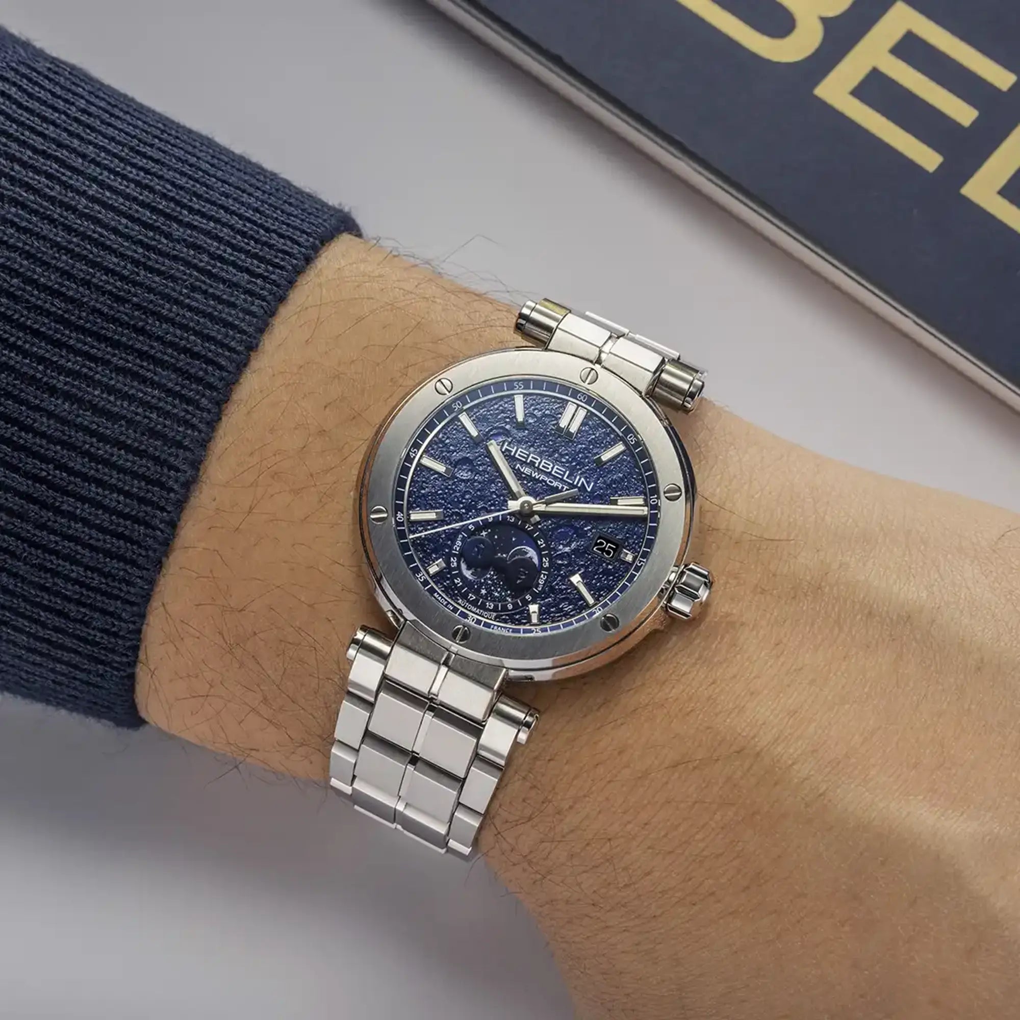 herbelin-newport-automatique-phases-de-lune-acier-montre-homme-cadran-bleu-lune image 2