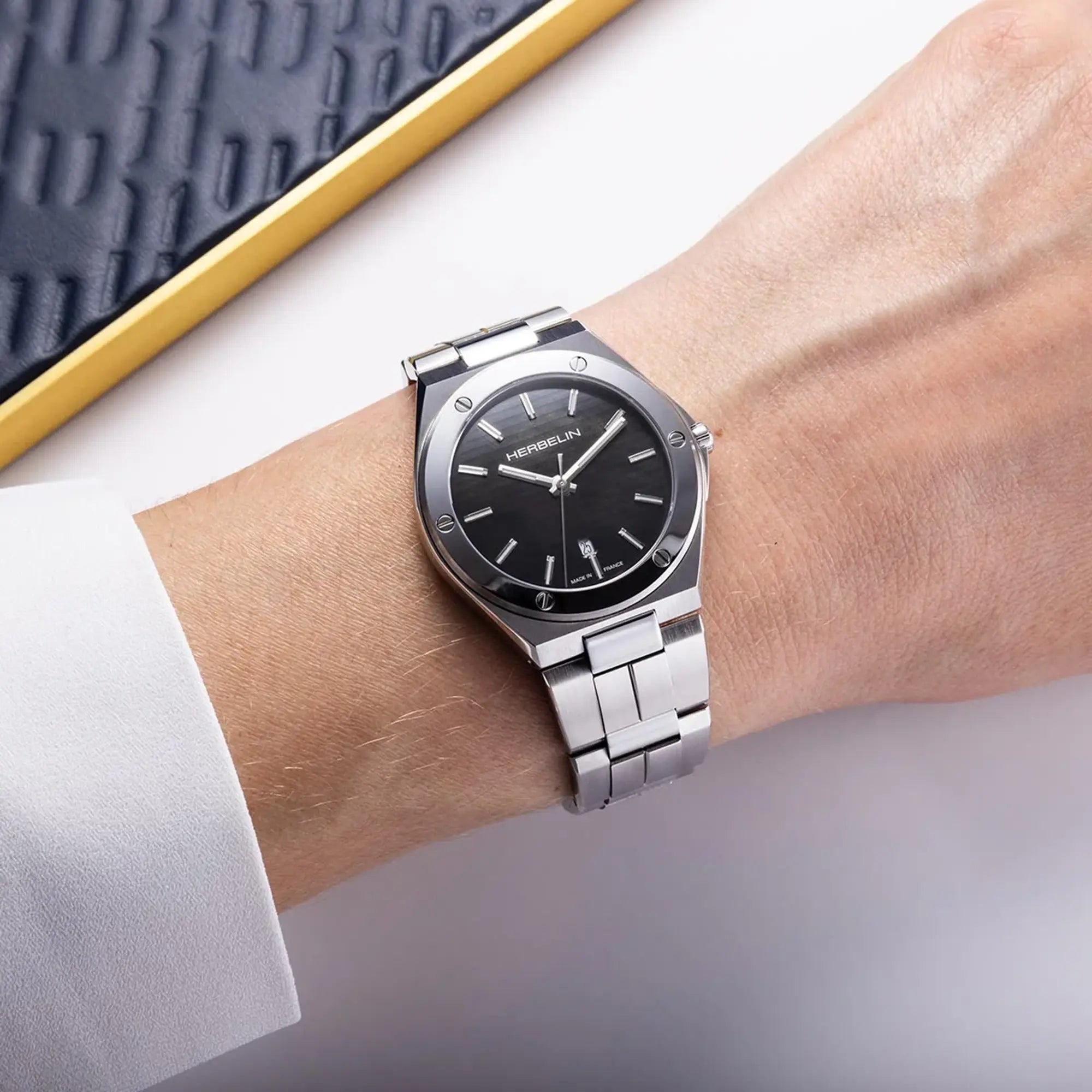 herbelin-cap-camarat-montre-femme-acier-nacre-noire-quartz image 2