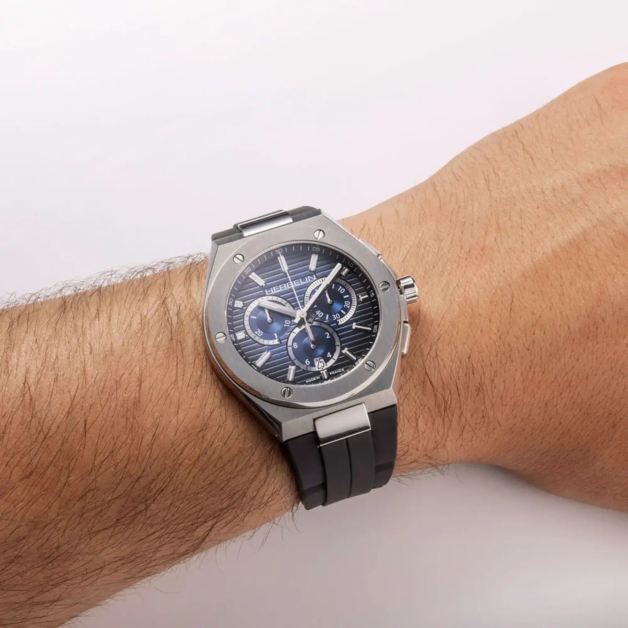 herbelin-cap-camarat-chronographe-quartz-noir-et-bleu-fkm image 2