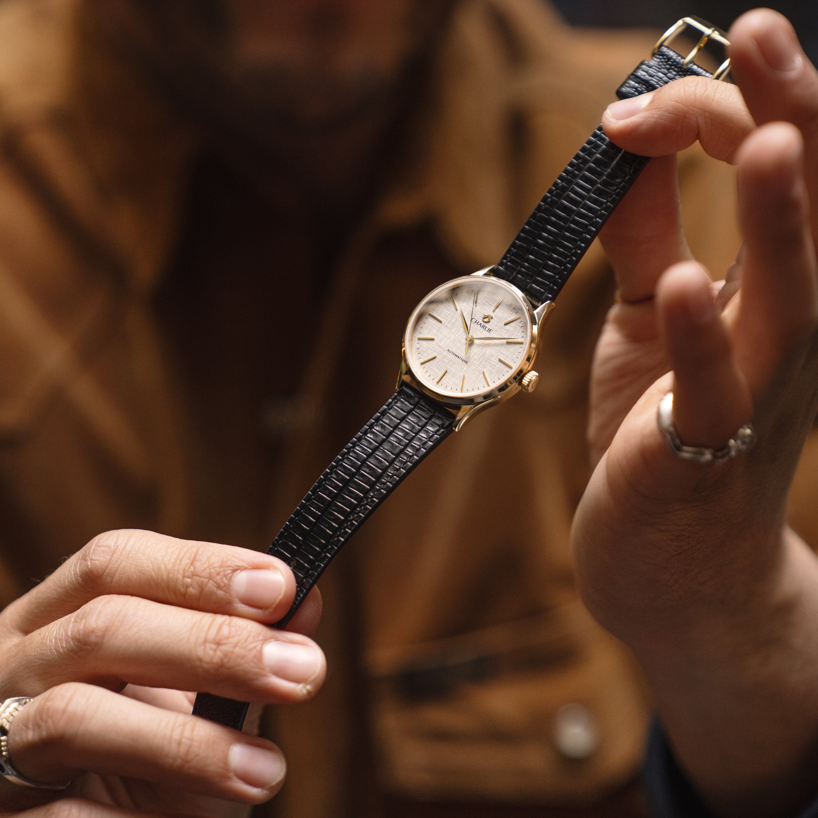 charlie-paris-initial-lino-montre-automatique-dor-jaune-cadran-lin-35-mm image 5