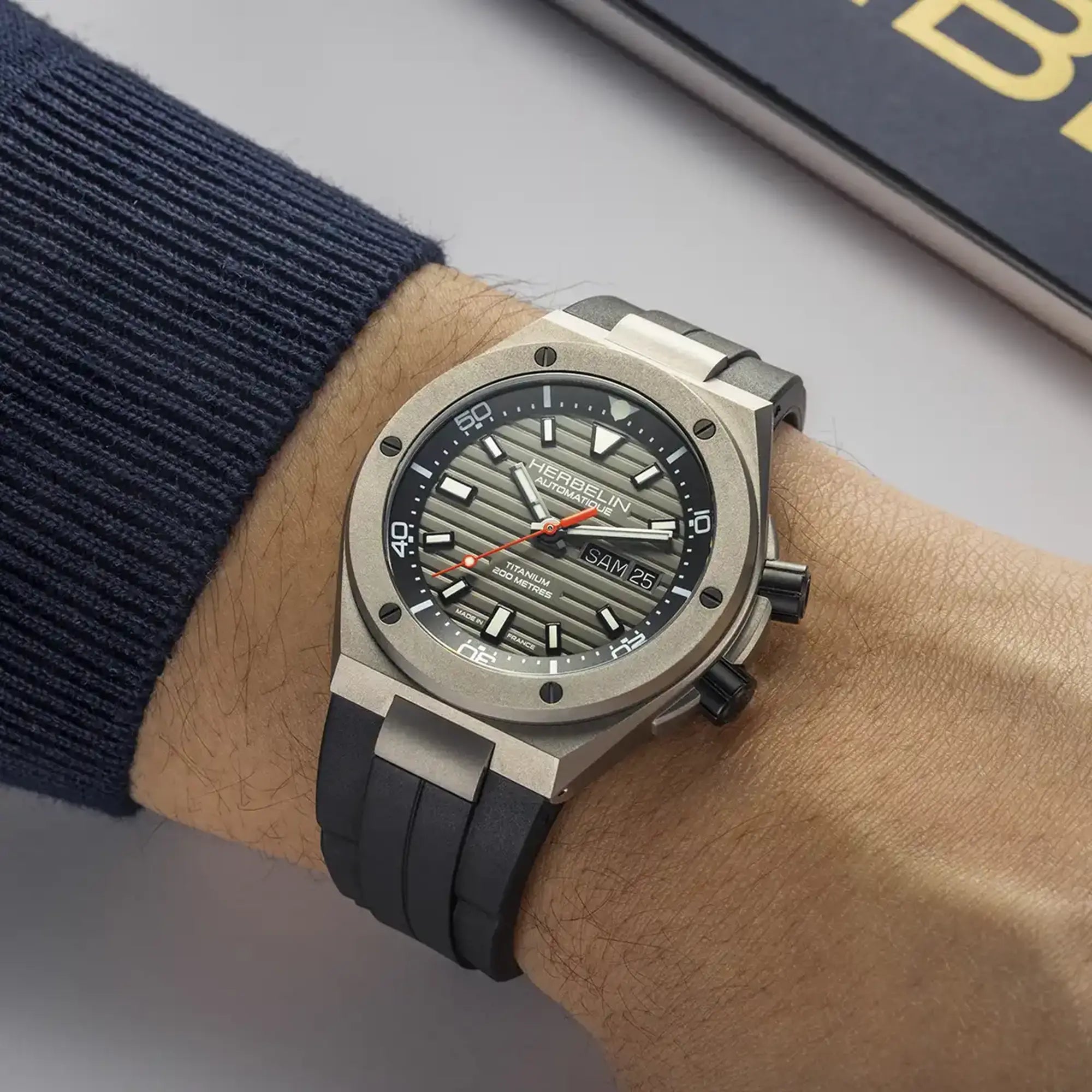 herbelin-cap-camarat-automatique-titane-diver-noir-42-mm image 2