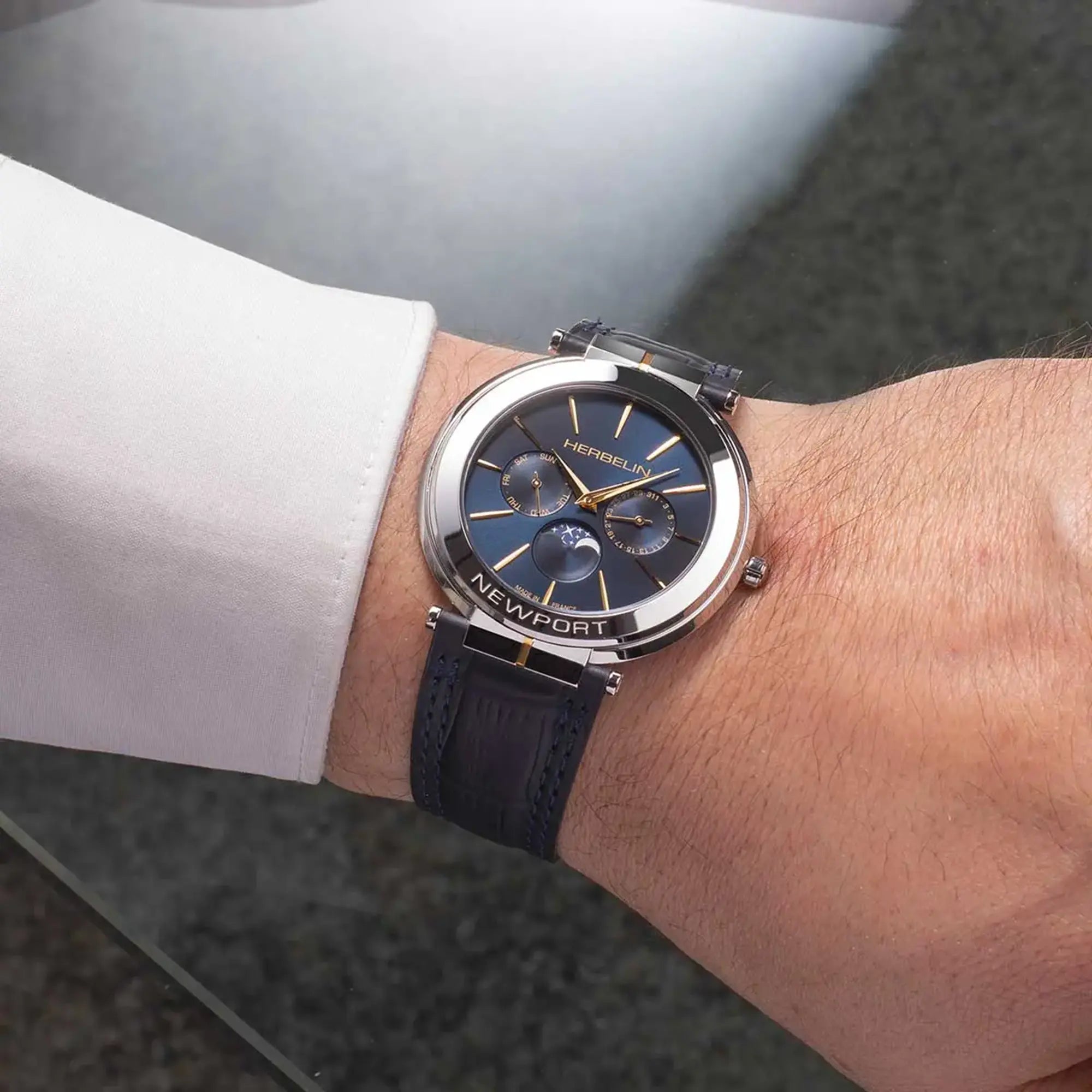 herbelin-newport-slim-phase-de-lune-montre-homme-bicolore-cuir-bleu image 2